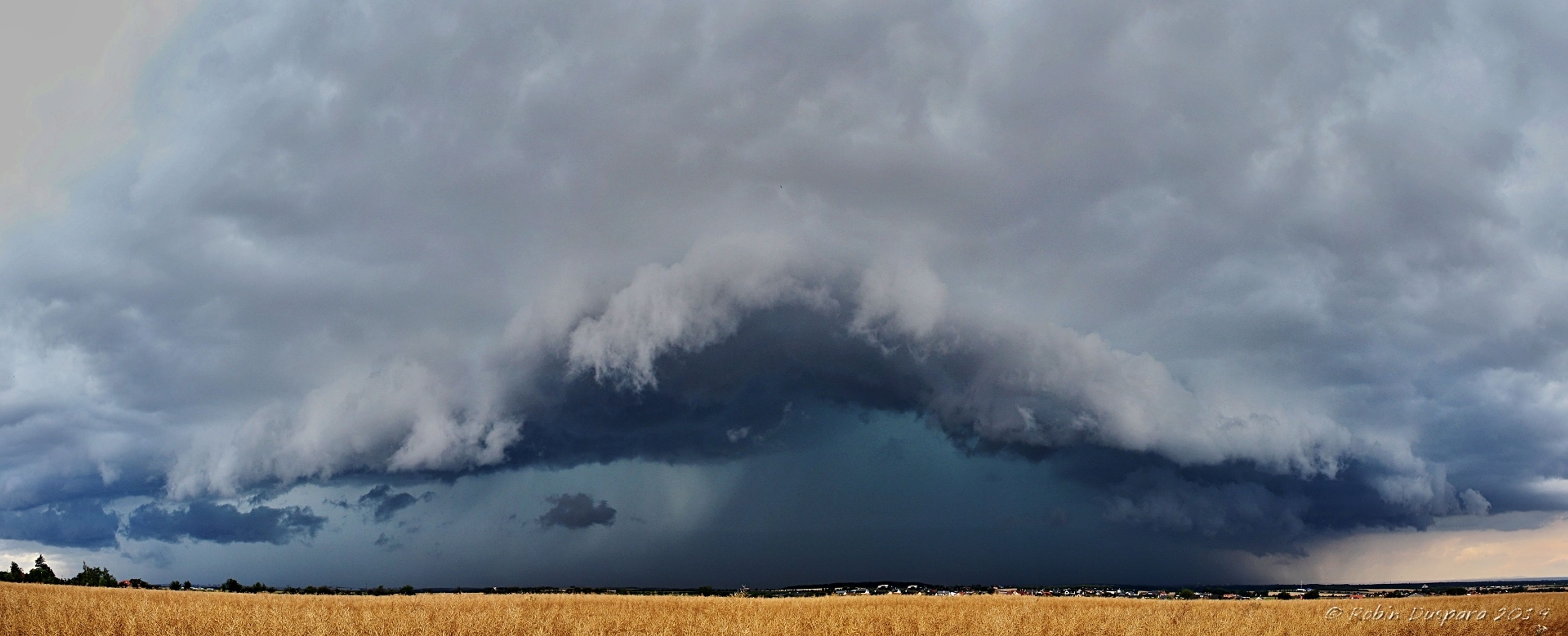 Shelf cloud - 2 - GALERIE: Shelf cloud nad Prahou (2/4)