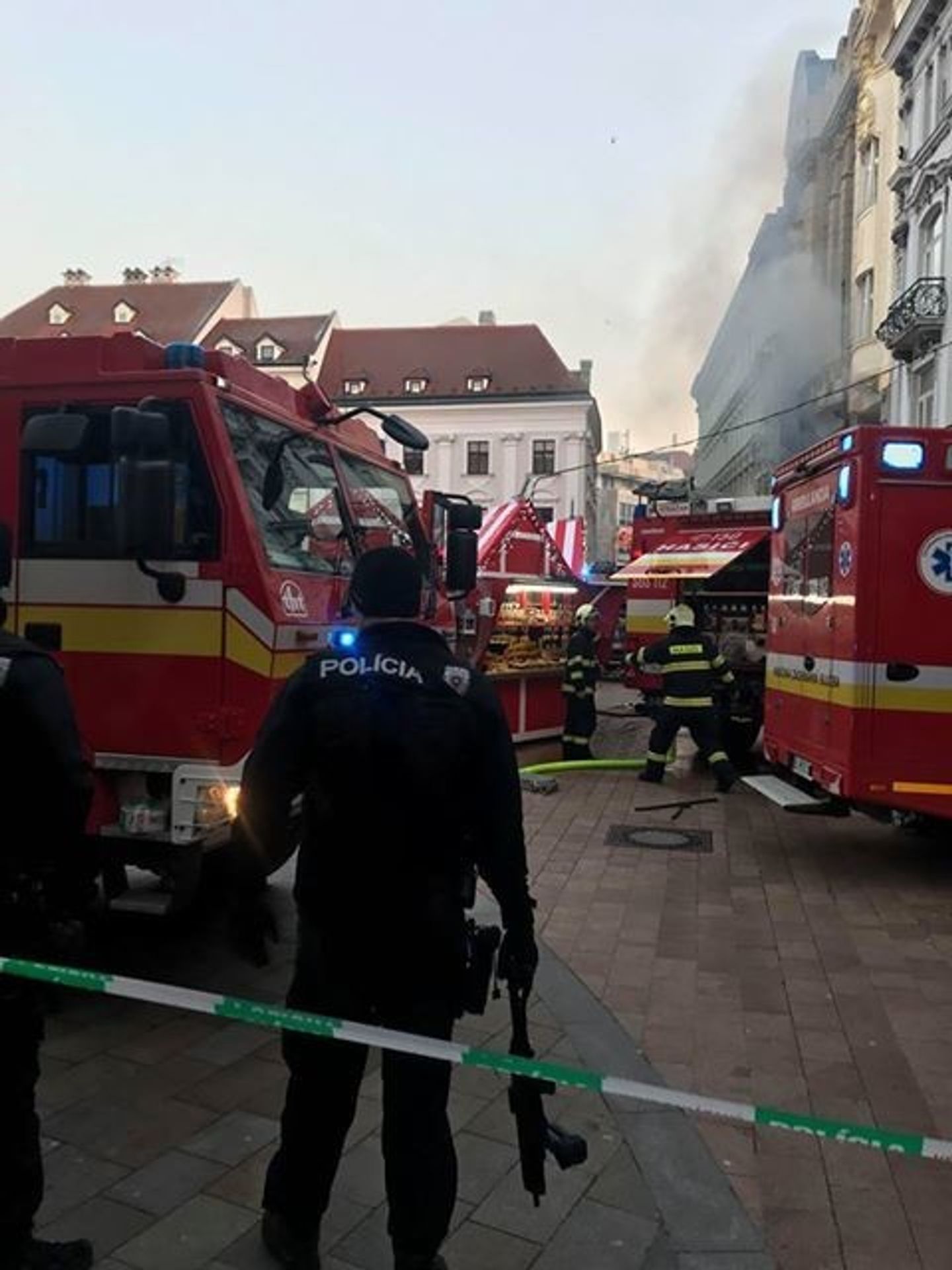 Požár na vánočních trzích v Bratislavě - 3 - GALERIE: Požár na vánočních trzích v Bratislavě (3/5)