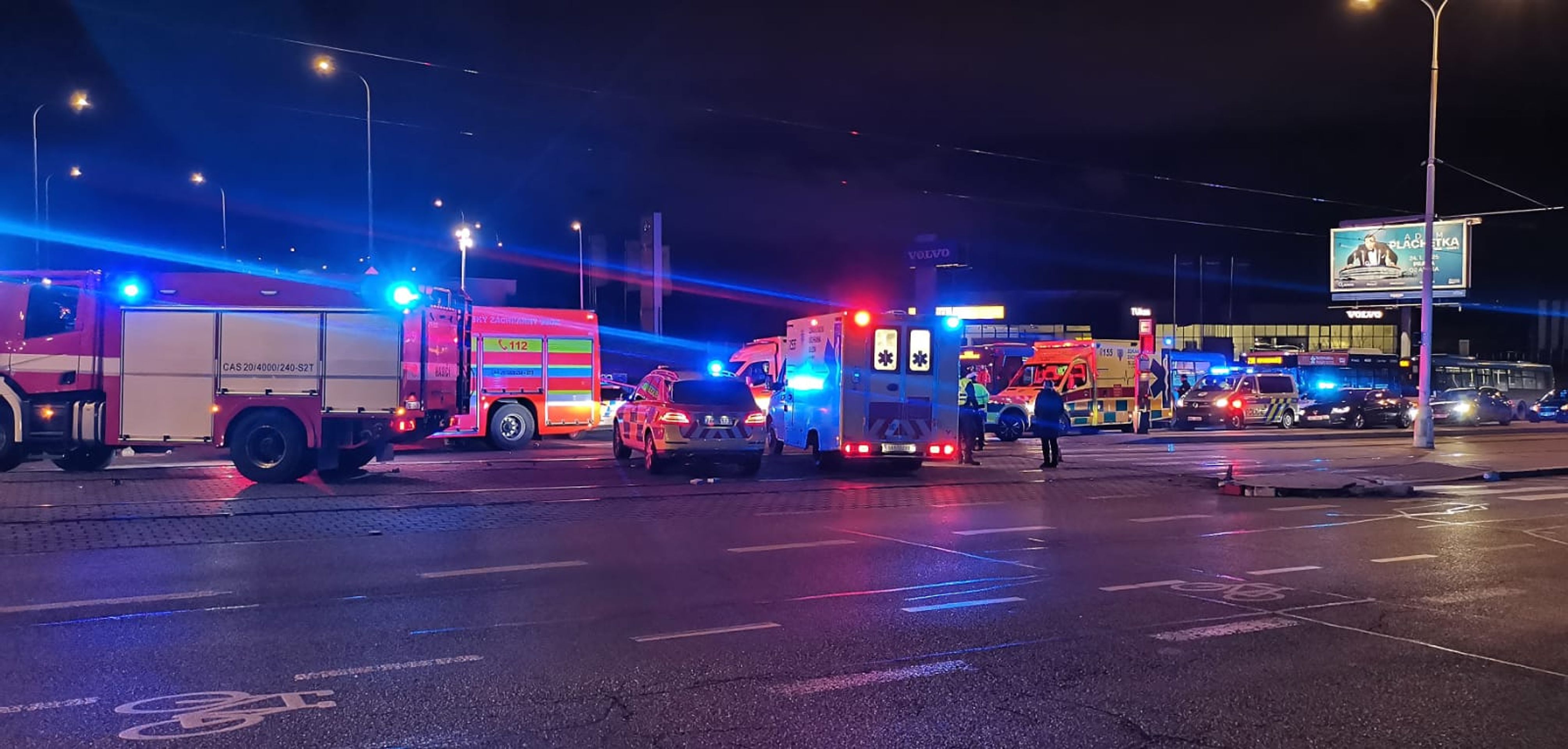 Nehoda na Černokostelecké ulici v Praze - Nehoda na Černokostelecké ulici v Praze (3/4)