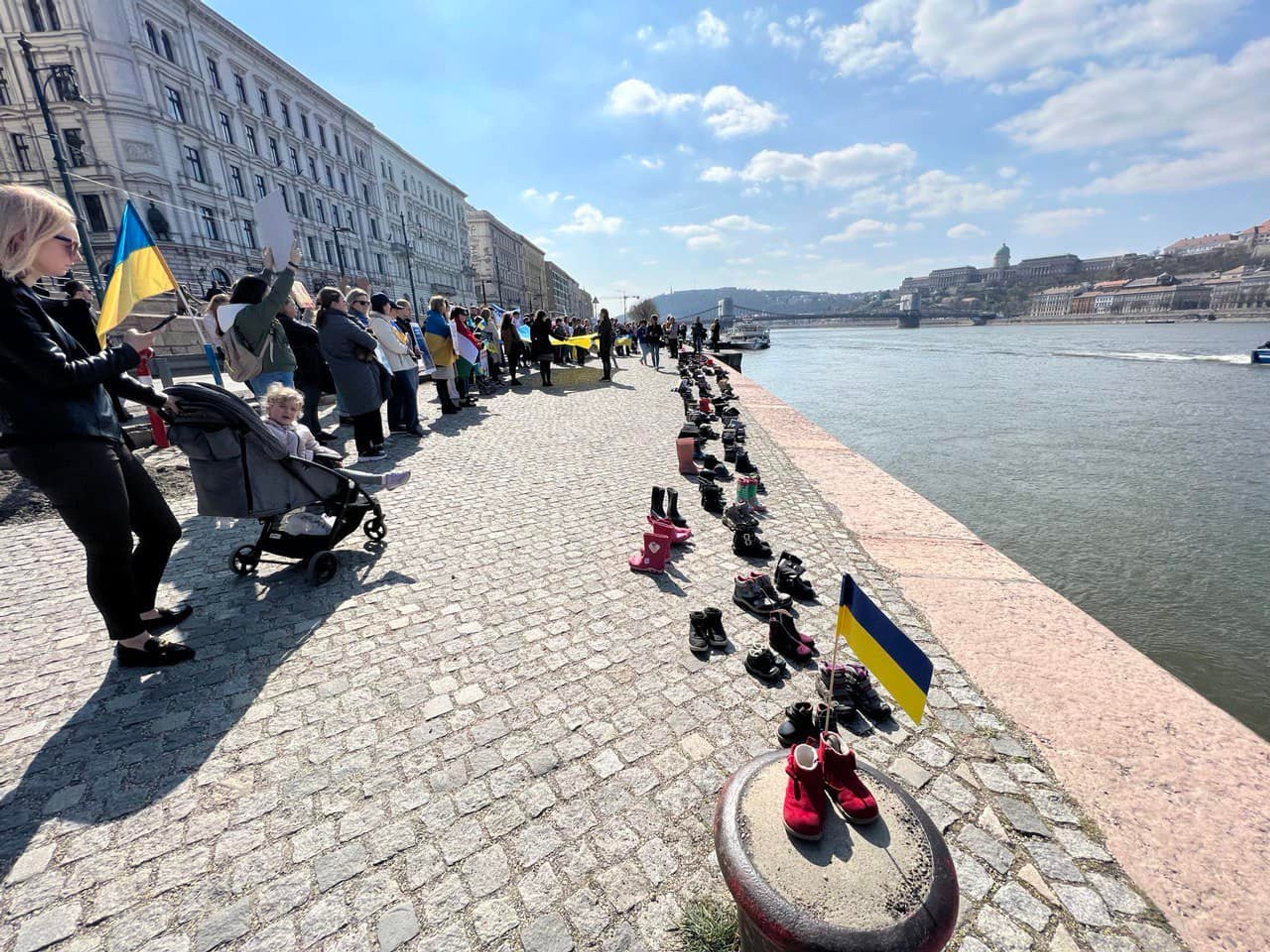 Protesty v Budapešti - Protesty u památníku obětem nacismu v Budapešti (6/8)