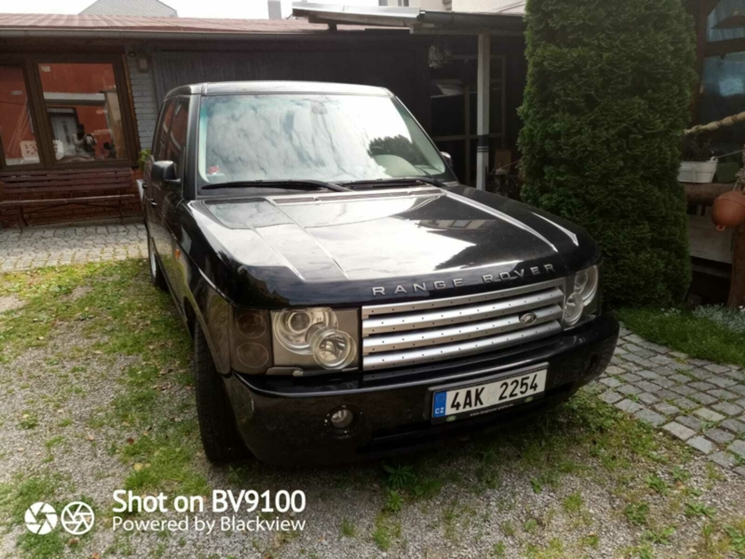 LAND ROVER RANGE ROVER 3.0, r. v. 2002 - 30 000 Kč - GALERIE: Dražby aut (8/9)