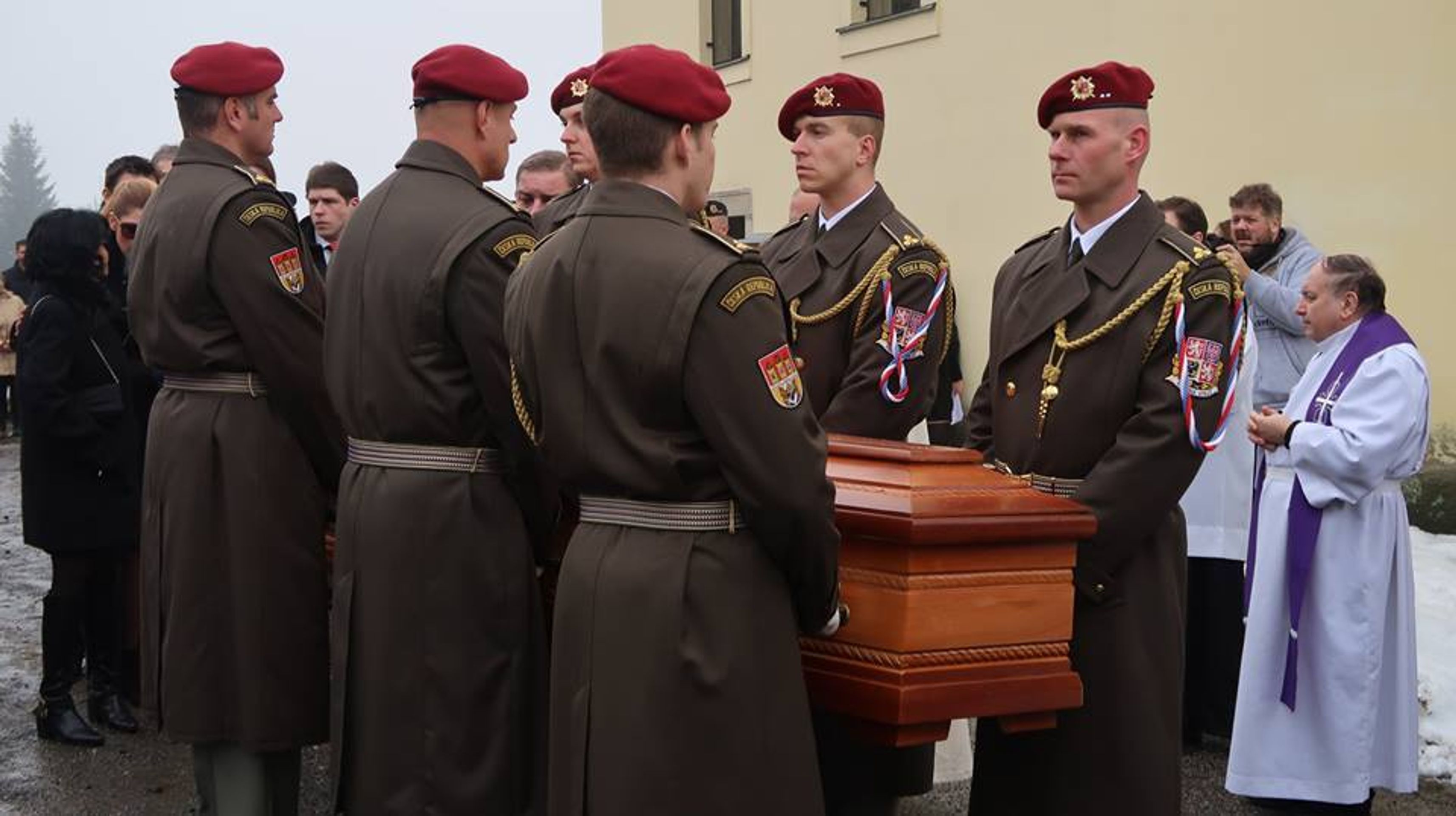 Rozloučení s válečným veteránem z Afghánistánu Jaroslavem Mevaldem - 5 - GALERIE: Rozloučení s válečným veteránem z Afghánistánu Jaroslavem Mevaldem (5/10)