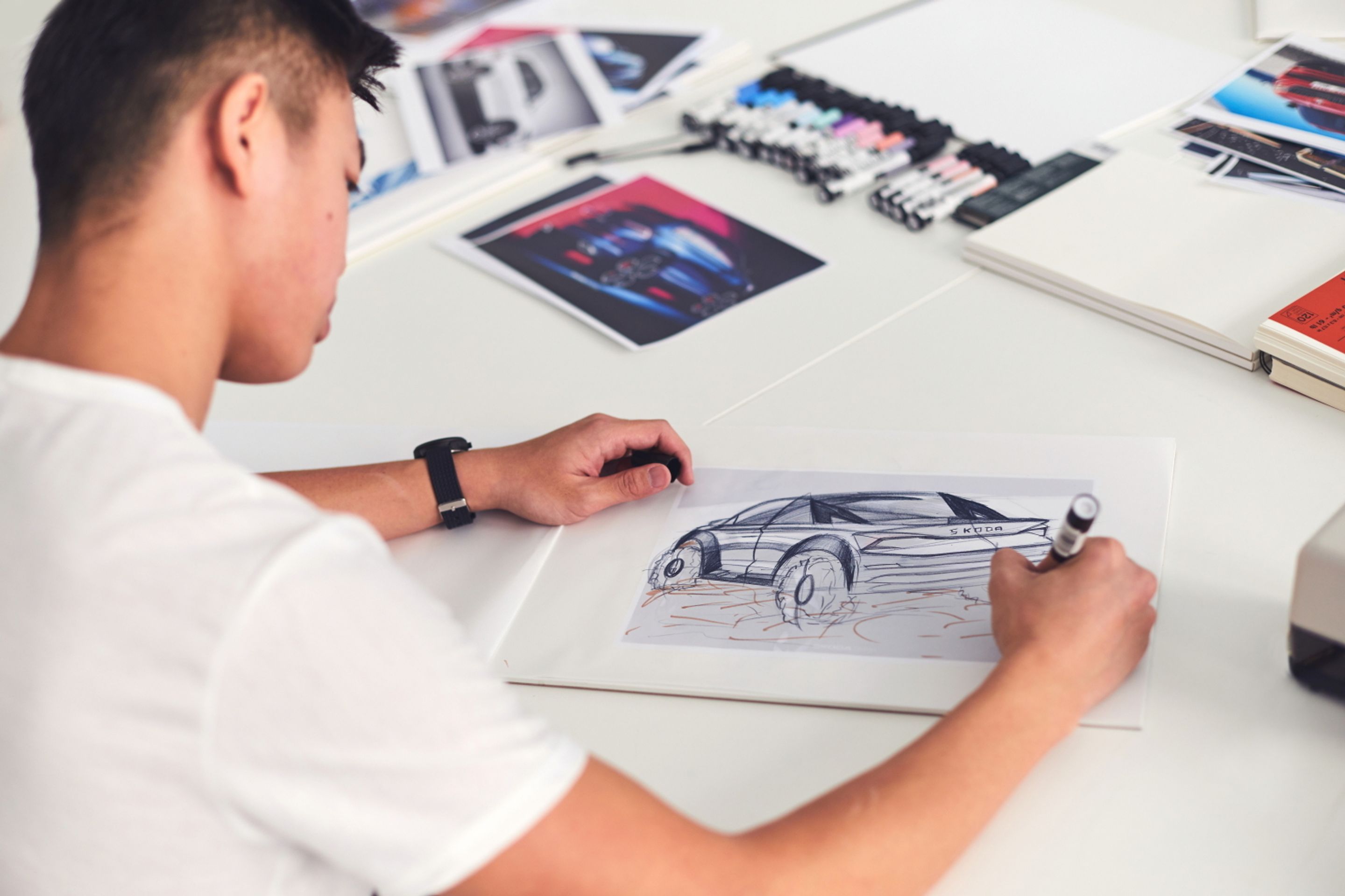 Škoda Kodiaq jako pickup na obřích kolech - Fotogalerie: Pickup Kodiaq na studentských skicách (4/6)