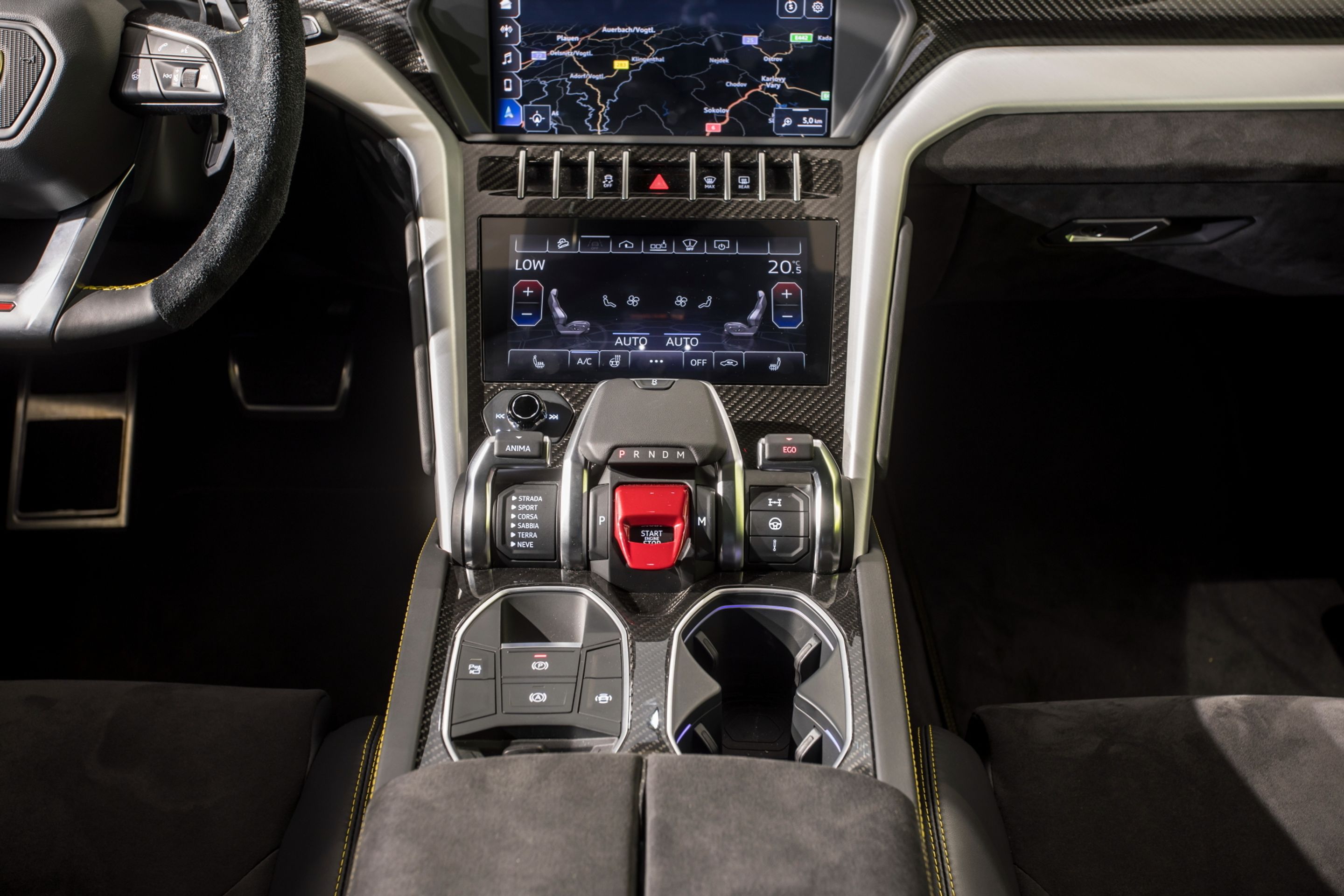 Lamborghini Urus - 15 - Fotogalerie: Nejdrsnější SUV Lamborghini Urus (26/30)