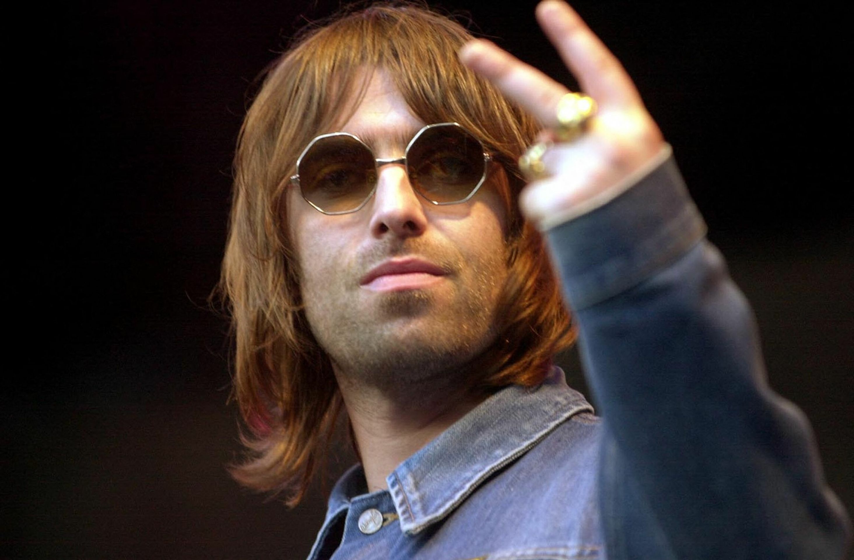 Liam Gallagher, 2000 - Oasis (3/6)