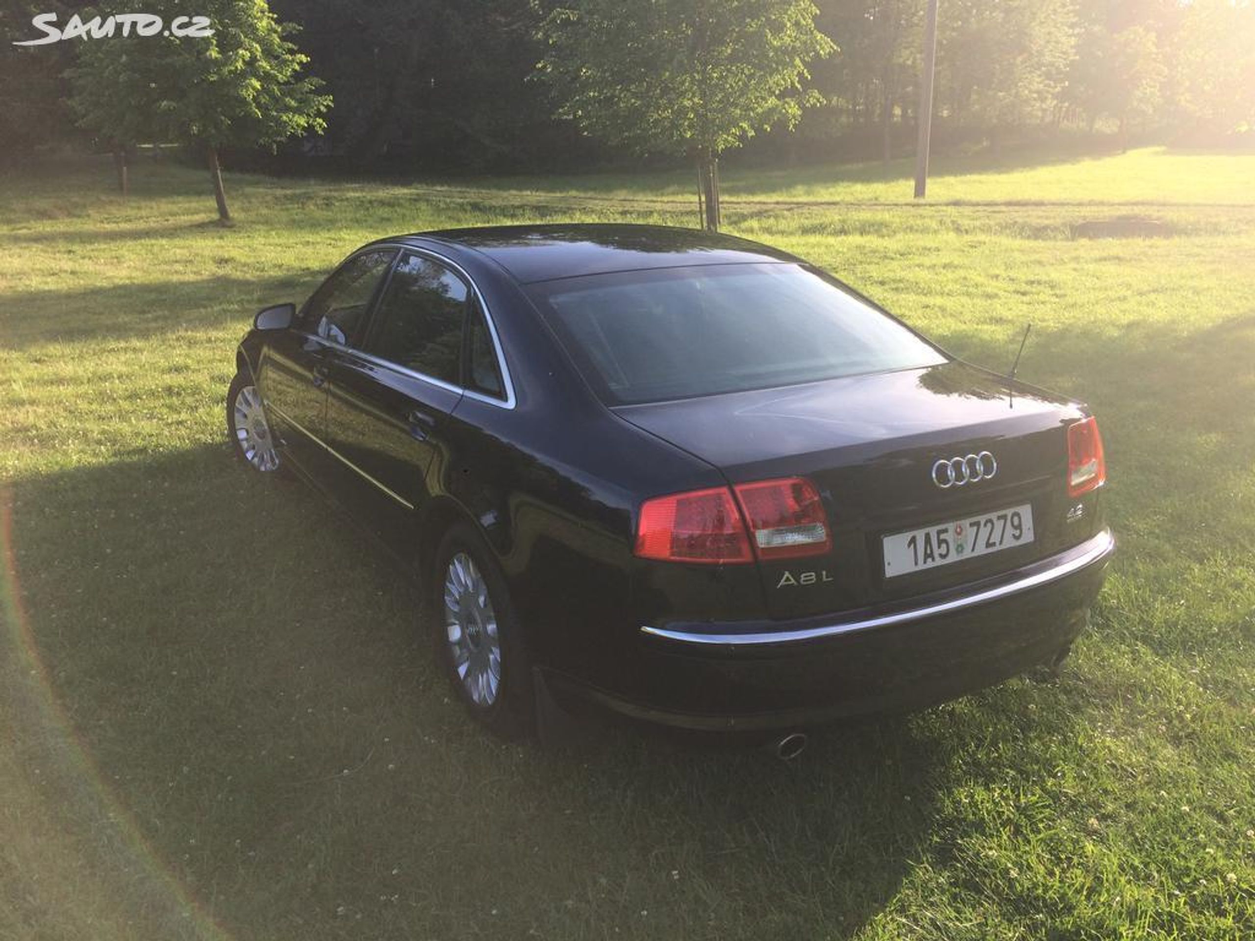 Audi A8 - 29 - FOTOGALERIE: Klausova prezidentská limuzína Audi A8 (6/17)