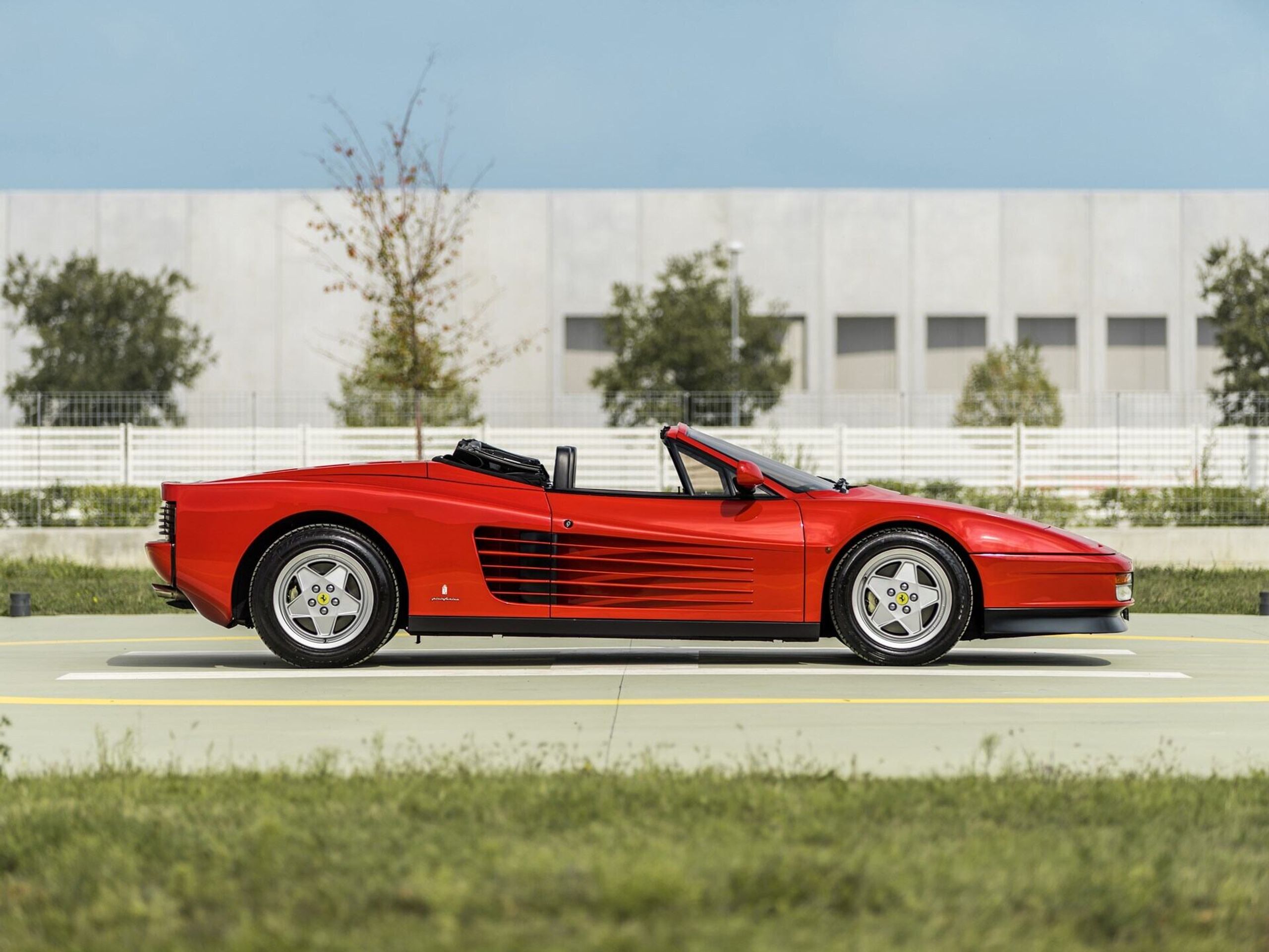 Ferrari Testarossa Spider z roku 1990 - Prohlédněte si ultravzácné Ferrari Testarossa Spider z roku 1990 za 40 milionů (3/19)