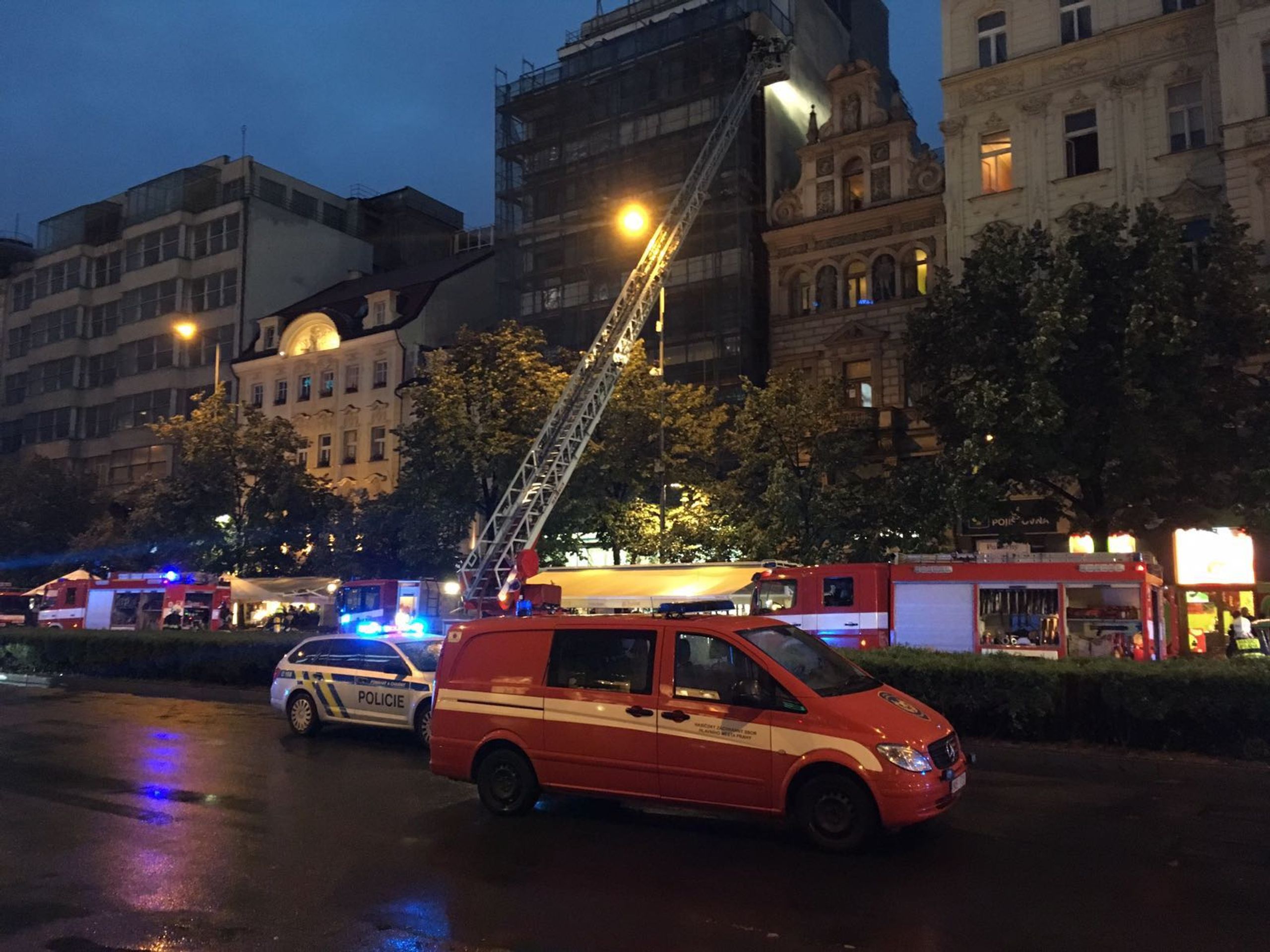 Požár hotelu na Václavském náměstí - GALERIE: Požár hotelu na Václavském náměstí (1/4)