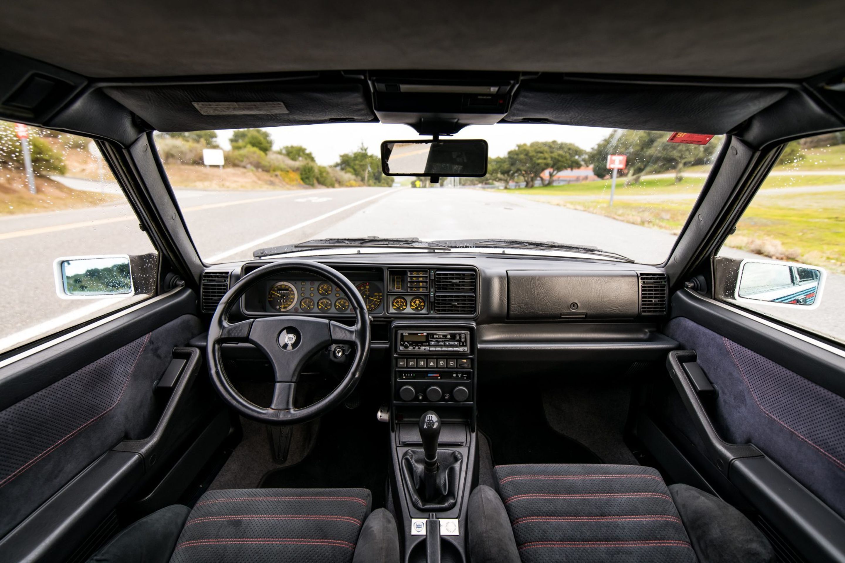 Lancia Delta Integrale Martini 5 Evoluzione - 24 - Fotogalerie: Skoro třicet let stará, ale pořád krásná Lancia Delta (11/20)