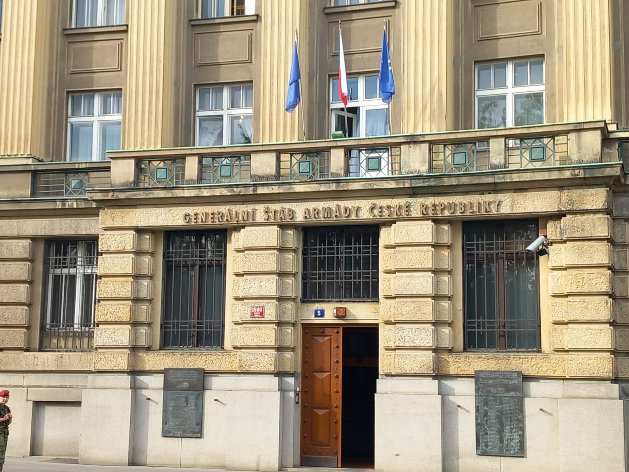Zásah policie na generálním štábu (3) - Zásah policie na generálním štábu (6/6)