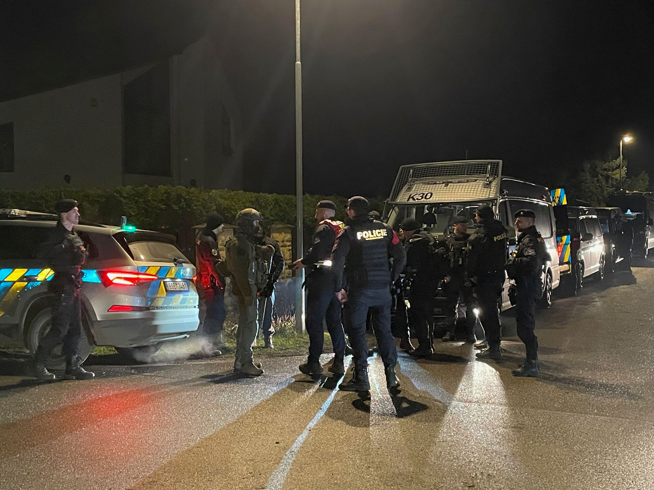Policejní akce v Káraném u Prahy - 5 - Policejní akce v Káraném u Prahy (1/6)