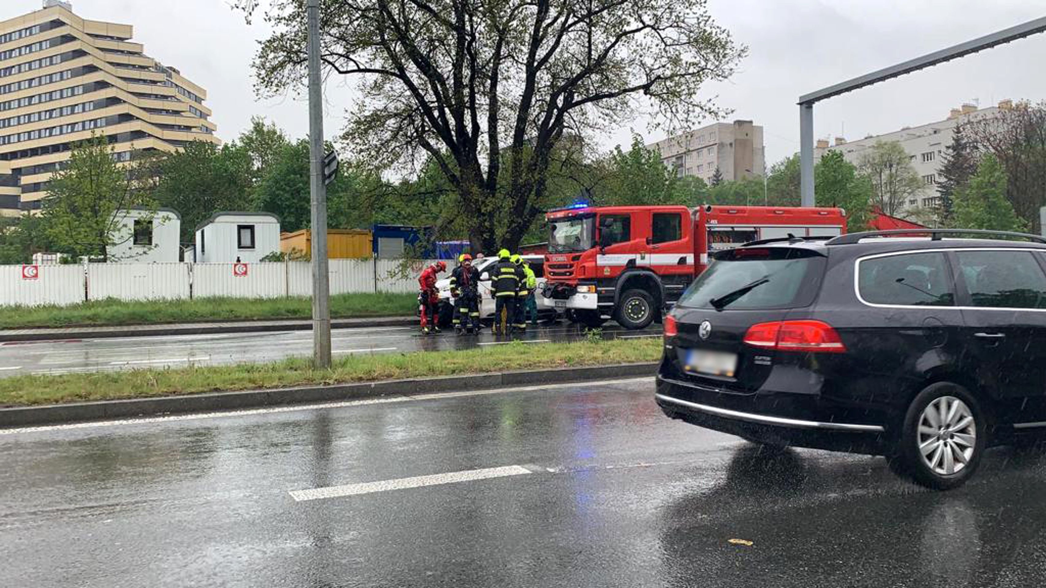 Pád člověka do výpusti na dešťovou vodu - 6 - GALERIE: Pád člověka do výpusti na dešťovou vodu (6/6)