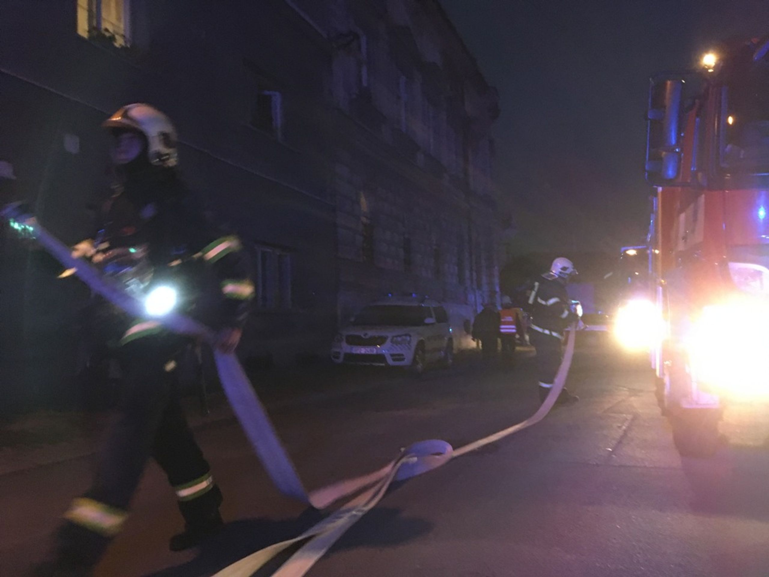 Požár domu v centru Plzně - GALERIE: Požár domu v centru Plzně (6/12)