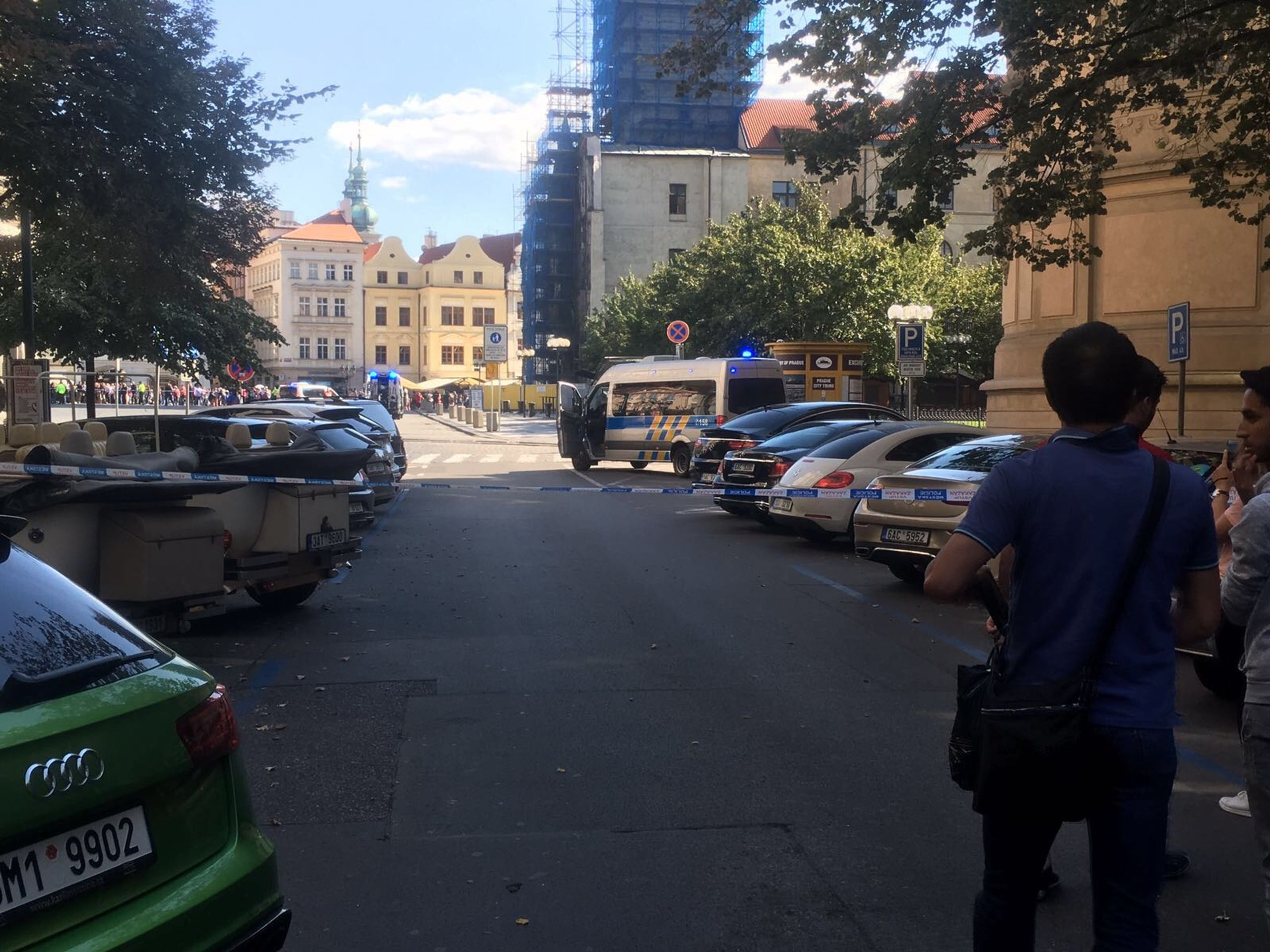 Policejní poplach na Staroměstském náměstí - GALERIE: Policie vyklízí Staroměstské náměstí (1/8)