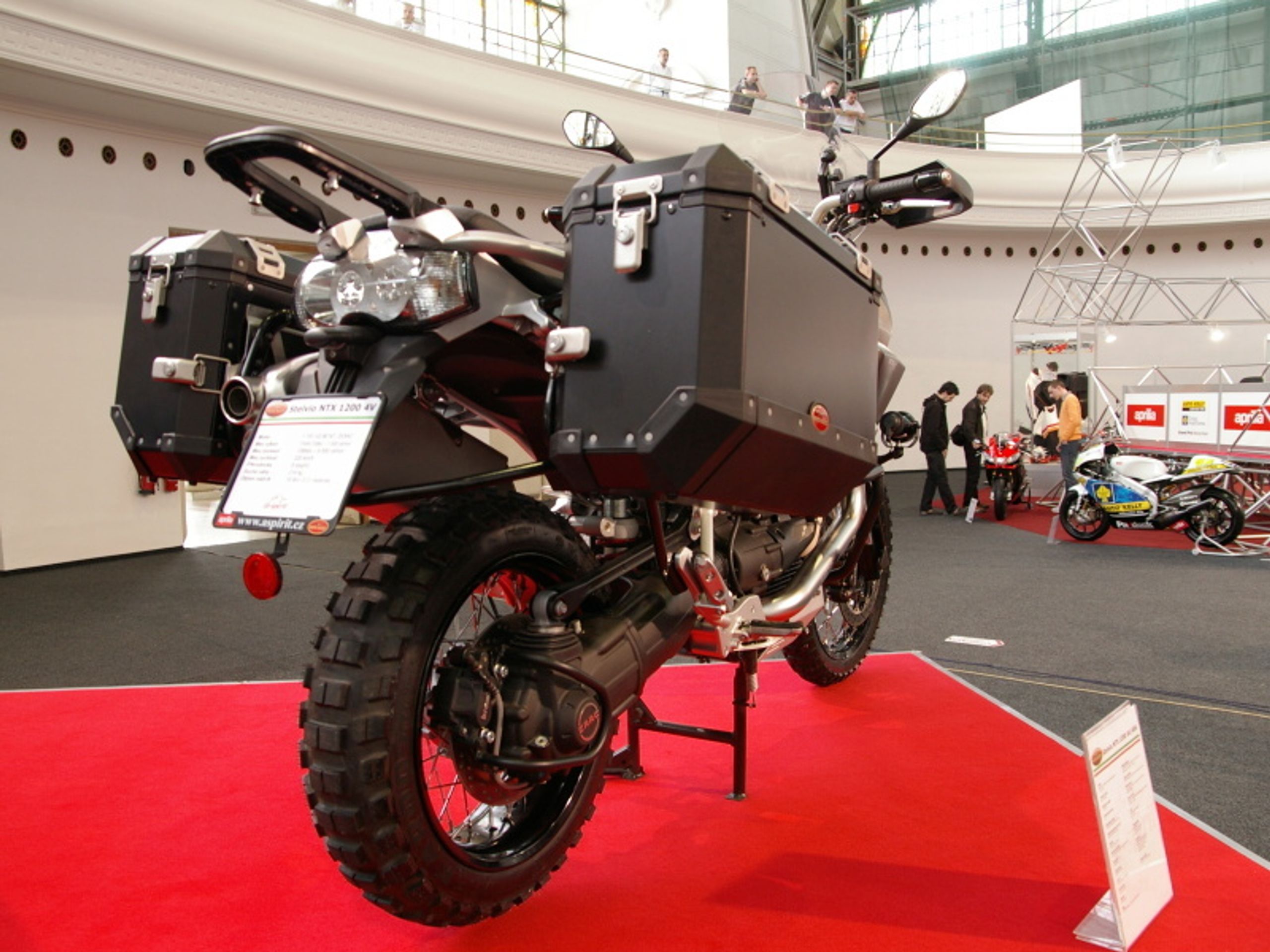 Moto Guzzi Stelvio NTX 1200 - GALERIE Motocykl 2009 (3/9)
