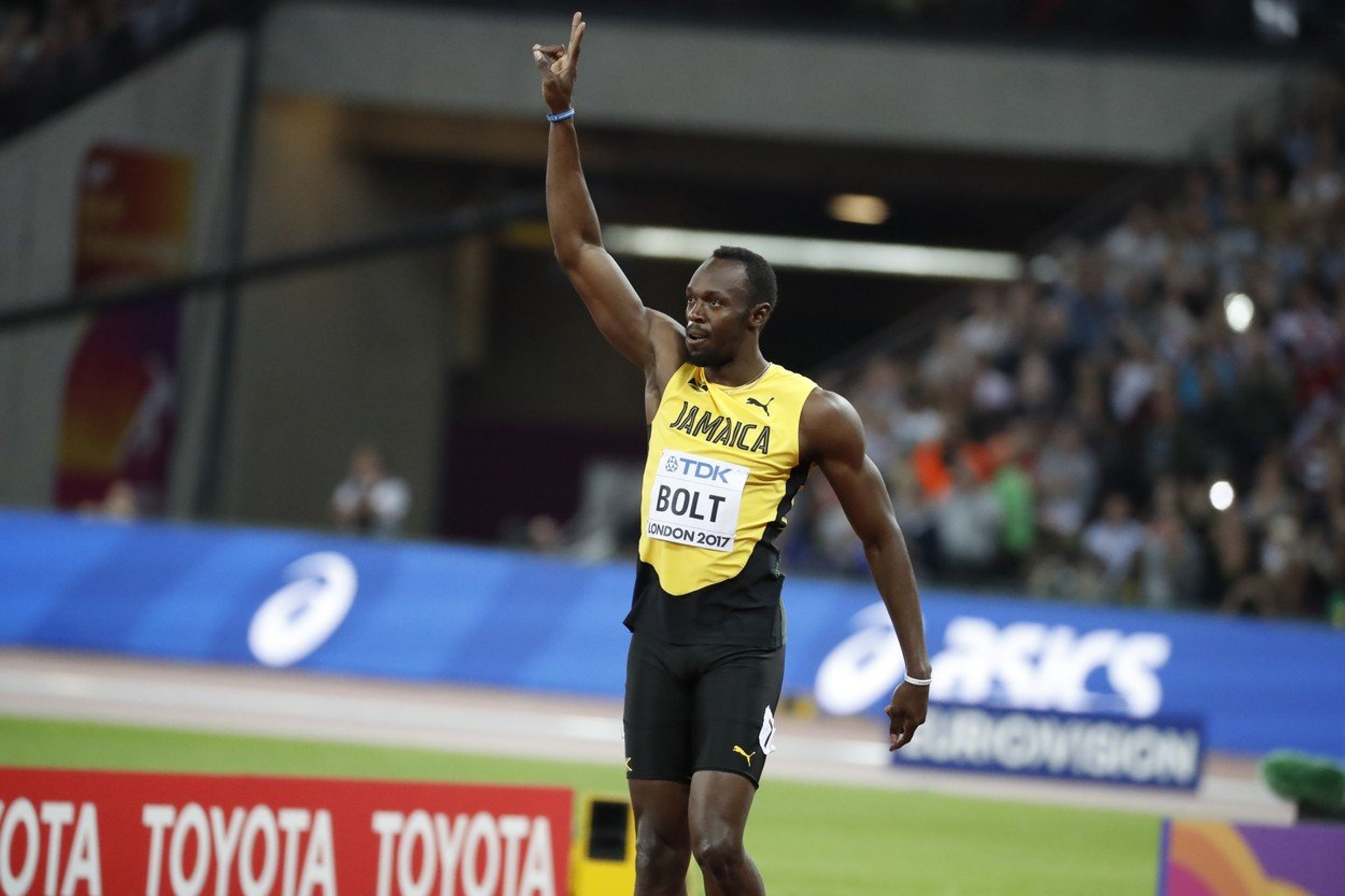 Usain Bolt - GALERIE: Bolt se loučil s kariérou, s ním se zase loučil odvážný naháč! (6/6)