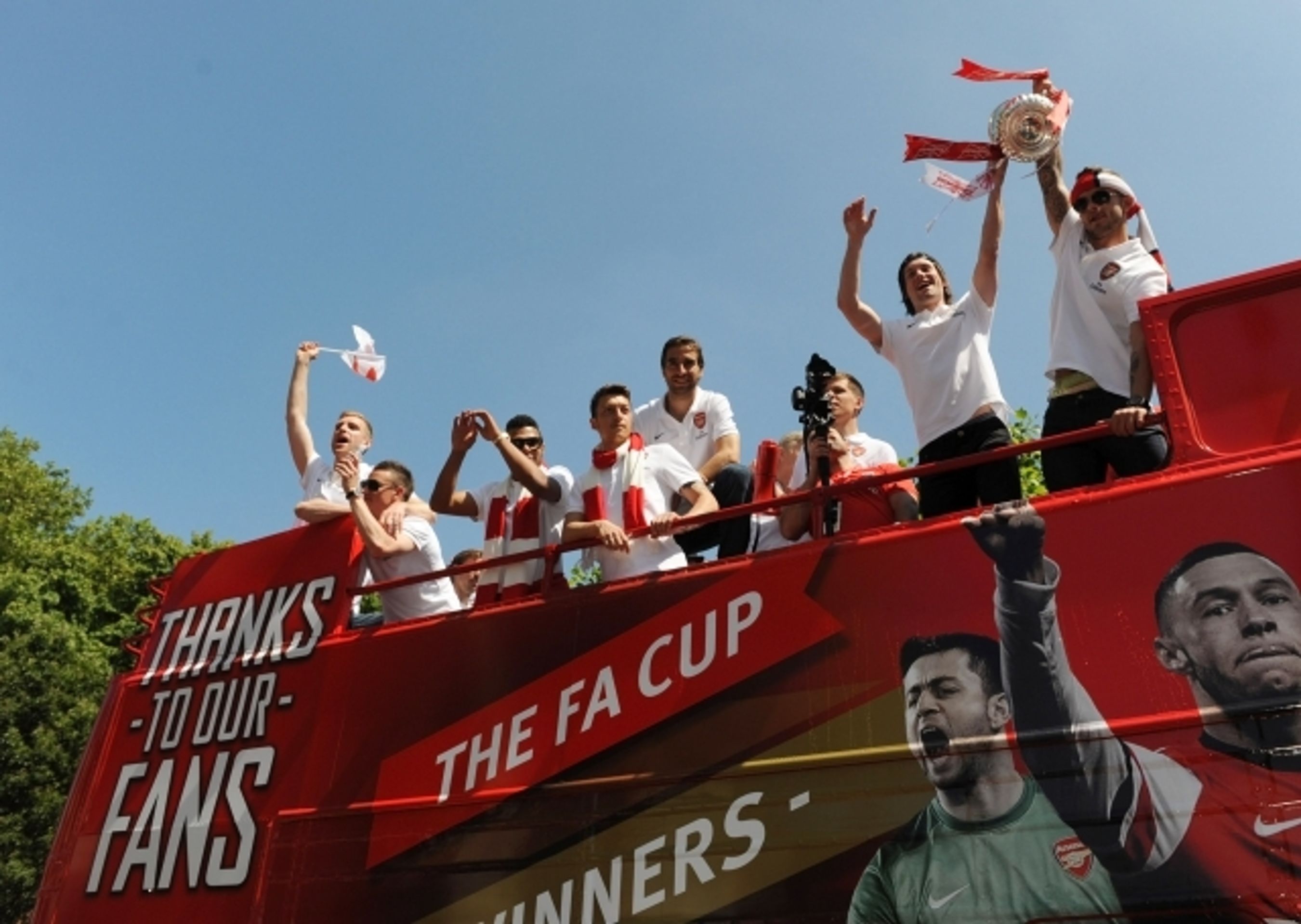 Tomáš Rosický a vítězství v FA Cupu 2014 - 5 - GALERIE: Tomáš Rosický a vítězství v FA Cupu 2014 (1/8)
