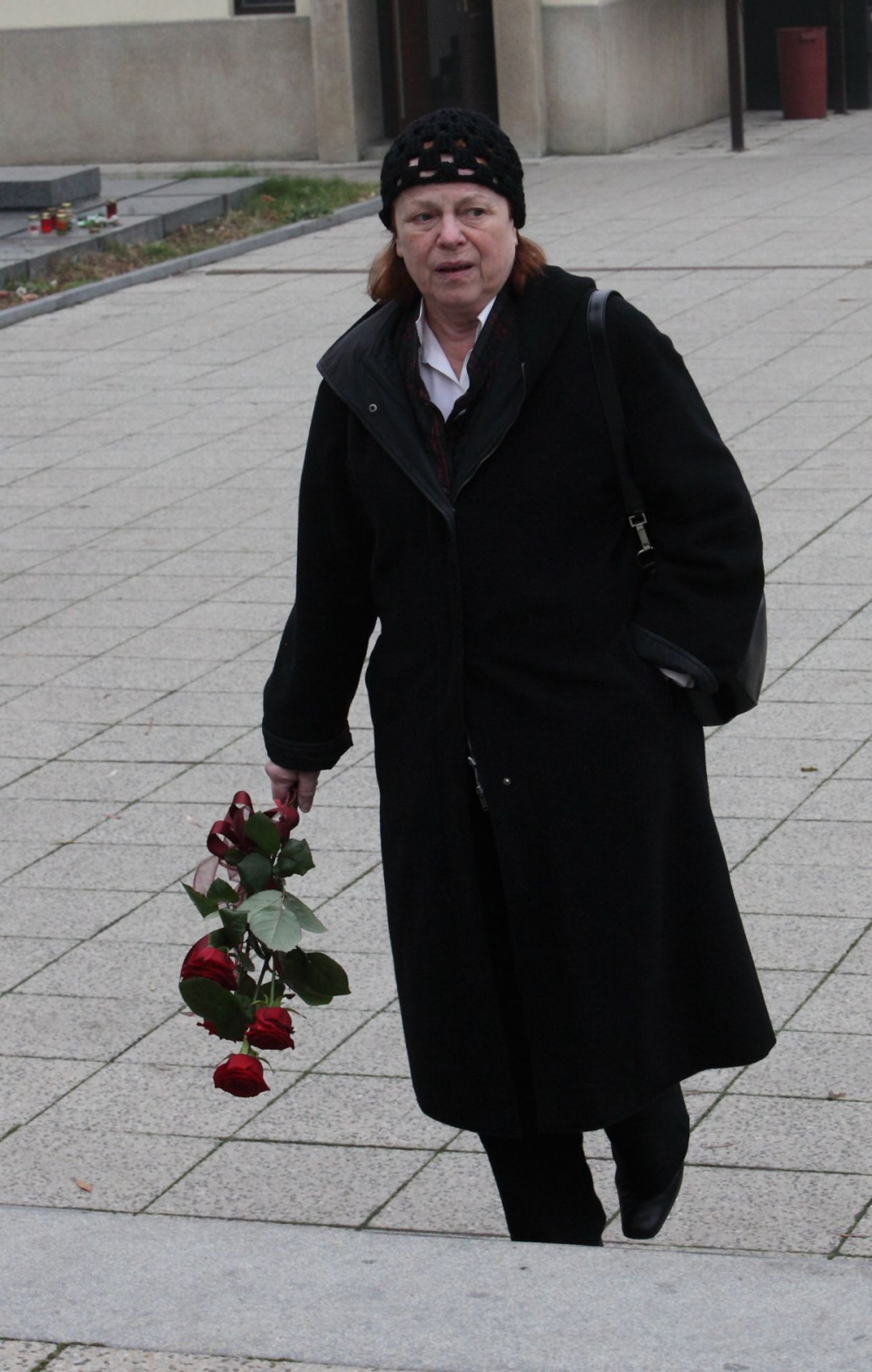 Rozloučit se přišla i Iva Janžurová - Pohřeb Vladimíra Jiránka (1/19)