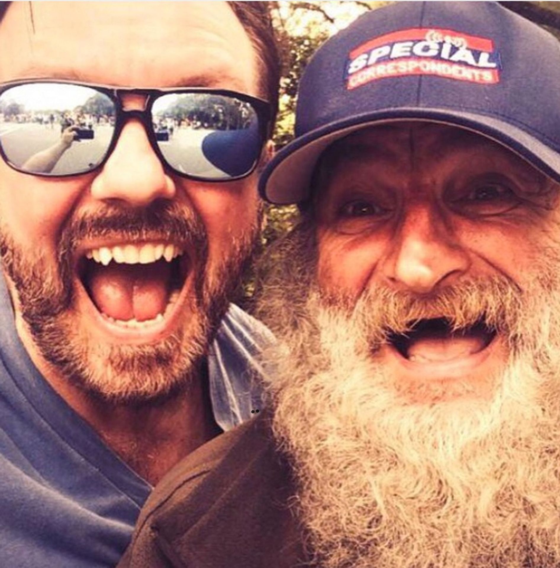 Bezdomovec, který zná všechny celebrity a všechny celebrity znají jeho - RICKY GERVAIS - GALERIE: Bezdomovec, který zná všechny celebrity a všechny celebrity znají jeho (7/8)