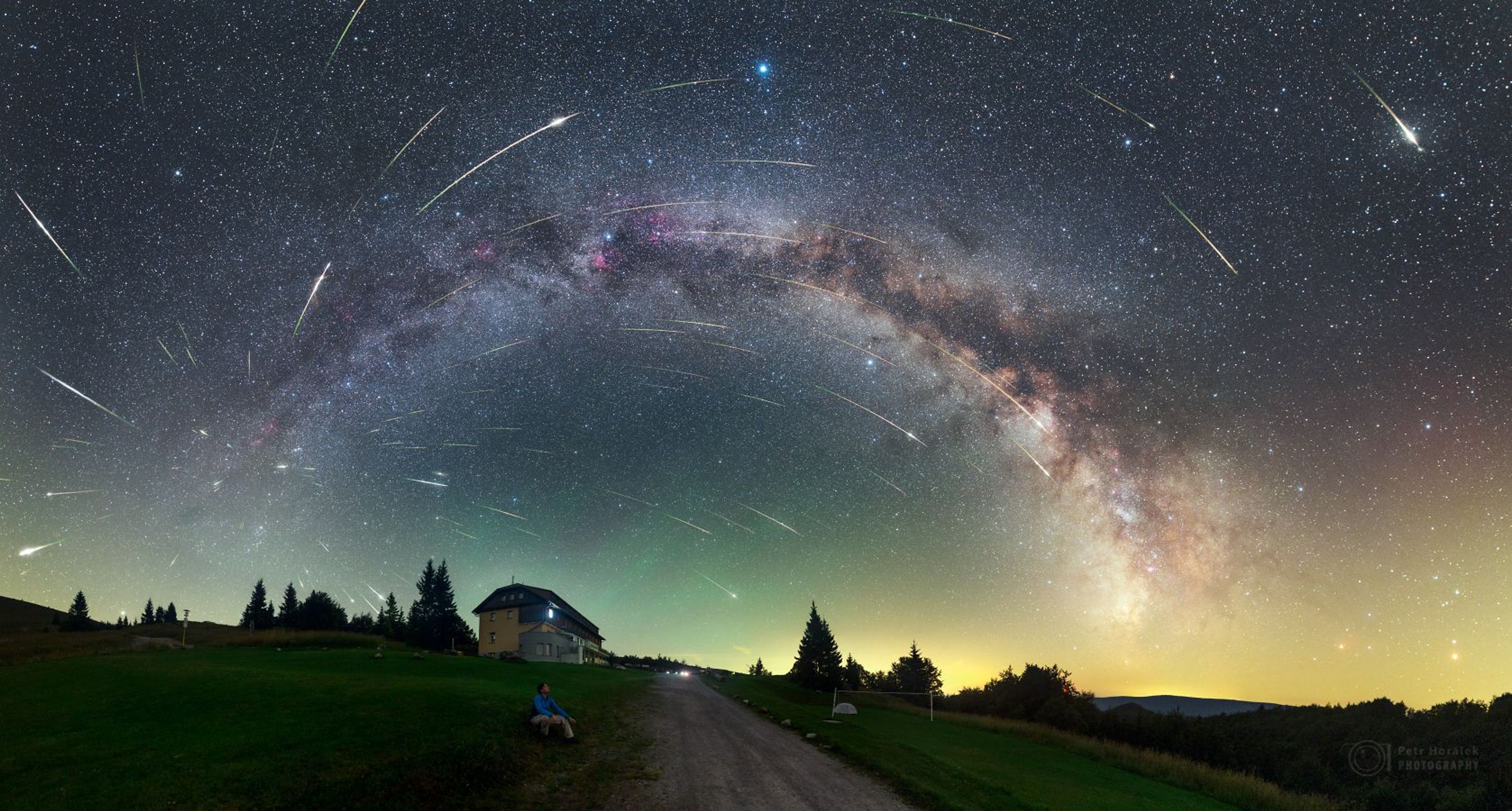 Meteorický roj Perseid vrcholil 12. a 13. srpna 2024. Snímek maxima Perseid z roku 2016 - Zajímavé úkazy v roce 2024 (11/16)