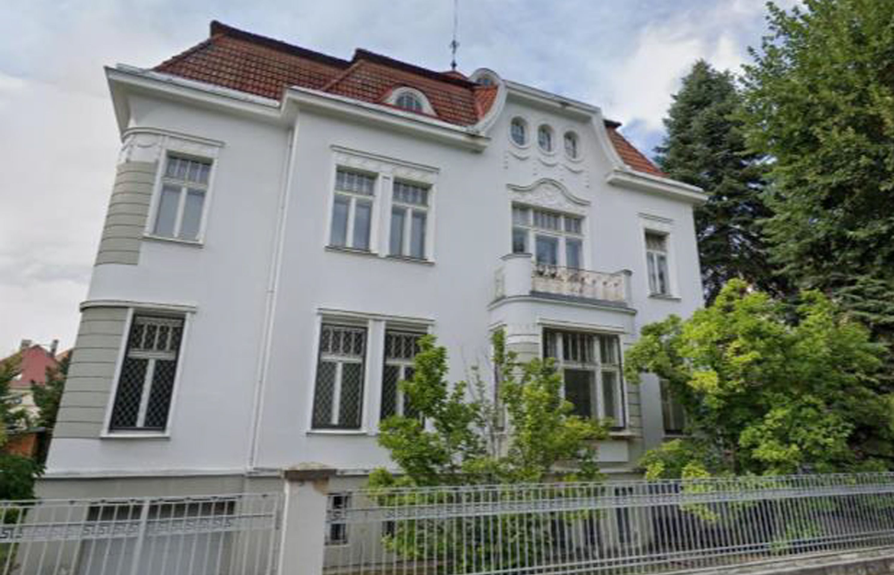 Litoměřice Historická vila Národního pedagogického institutu - Nemovitosti, kterých se chce stát zbavit (11/12)