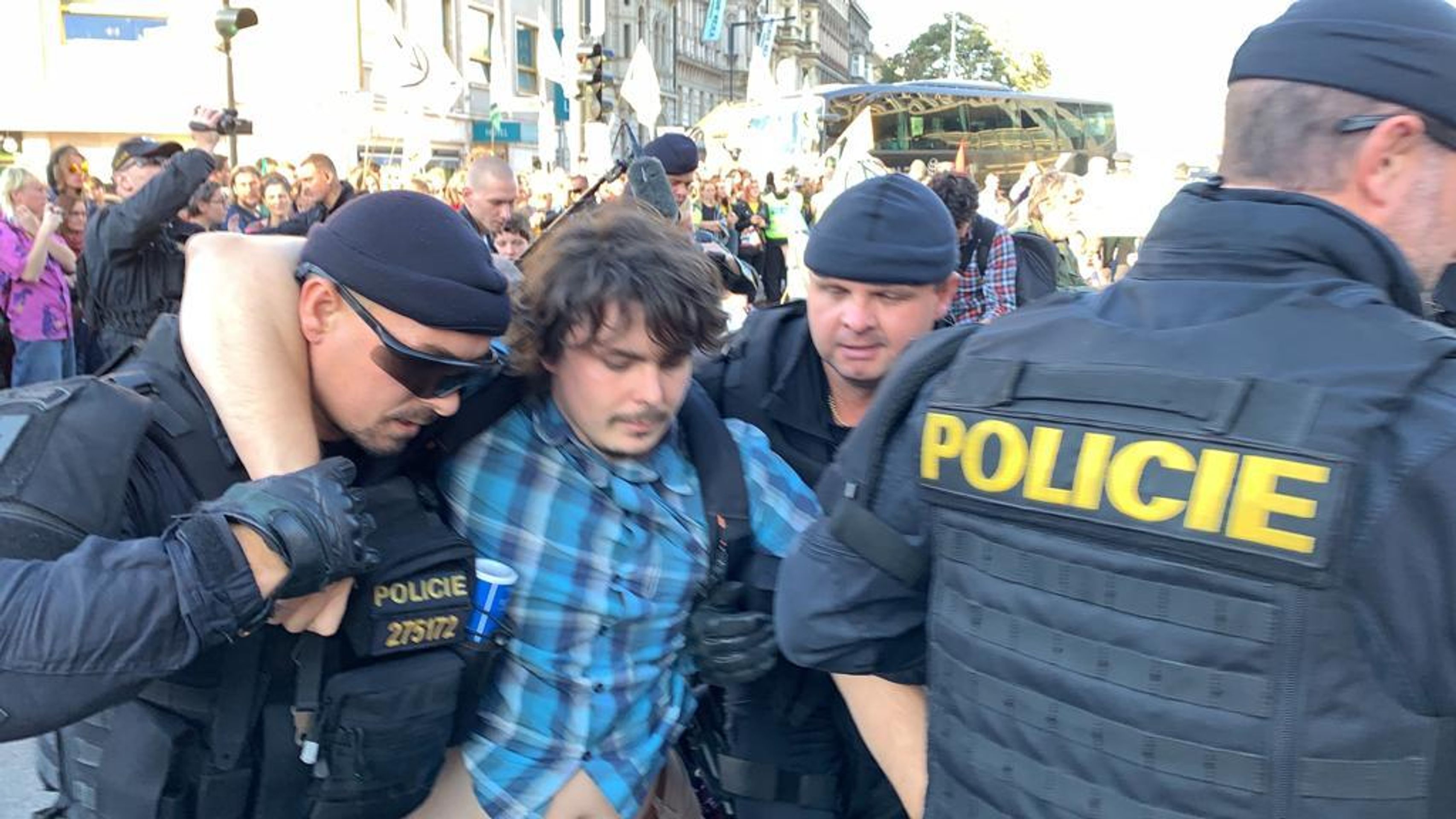 Demonstranti blokují magistrálu v Praze - 6 - GALERIE: Demonstrace na magistrále v Praze (5/17)