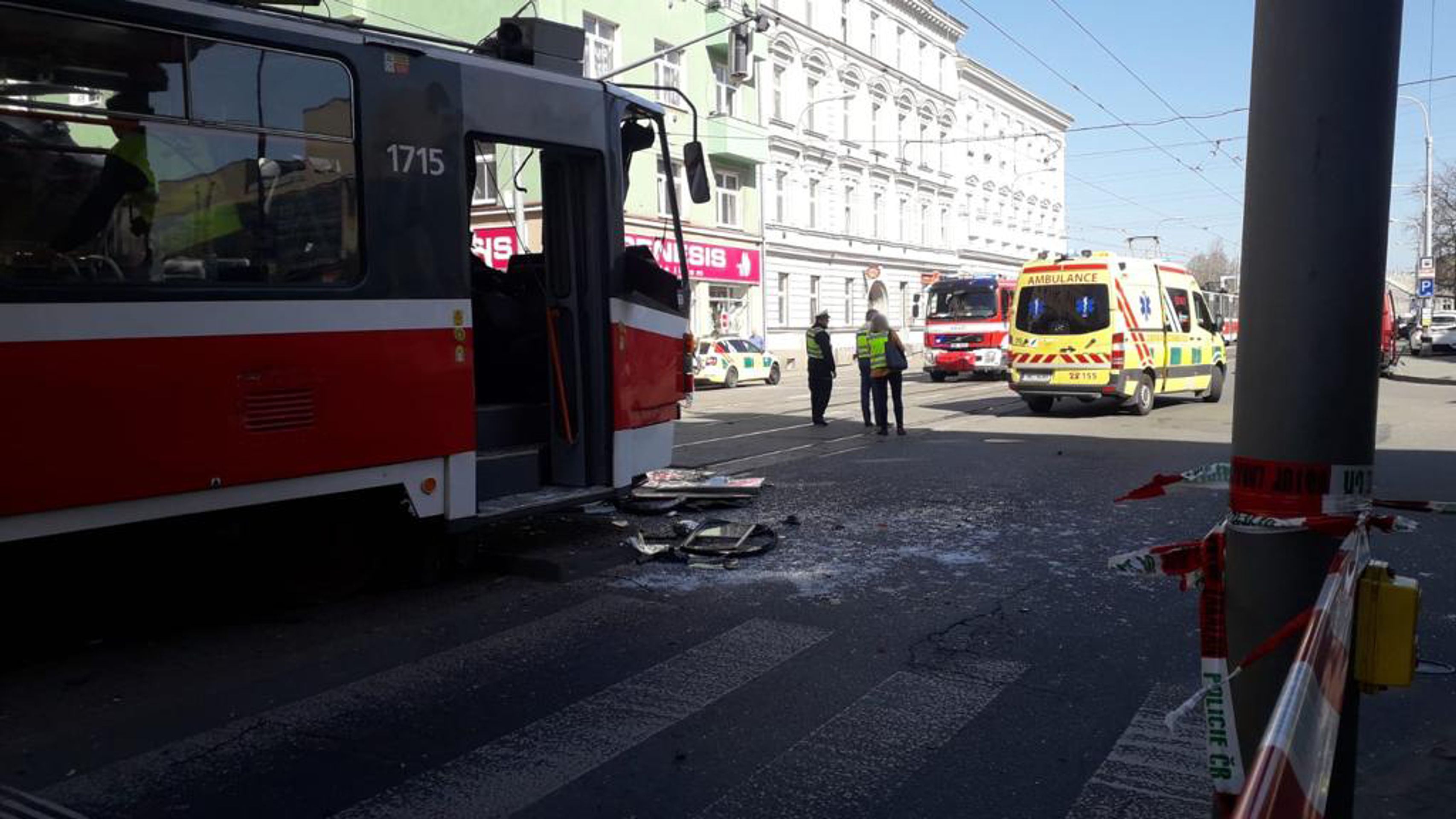 Srážka tramvaje a trolejbusu v Brně - 3 - GALERIE: Srážka tramvaje a trolejbusu v Brně (14/16)