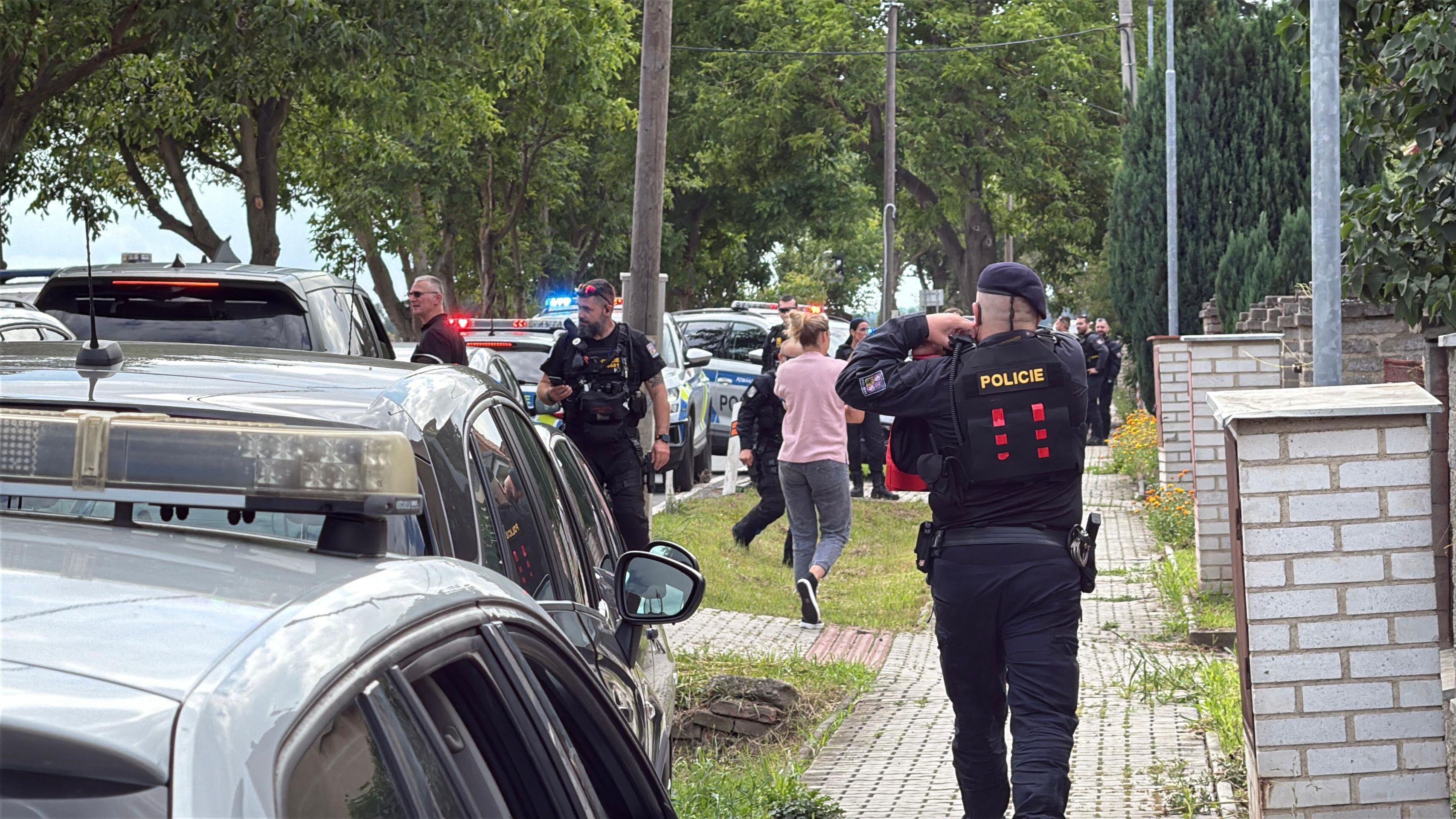 Policejní akce v okolí pražského letiště - Policejní akce v okolí pražského letiště (10/17)