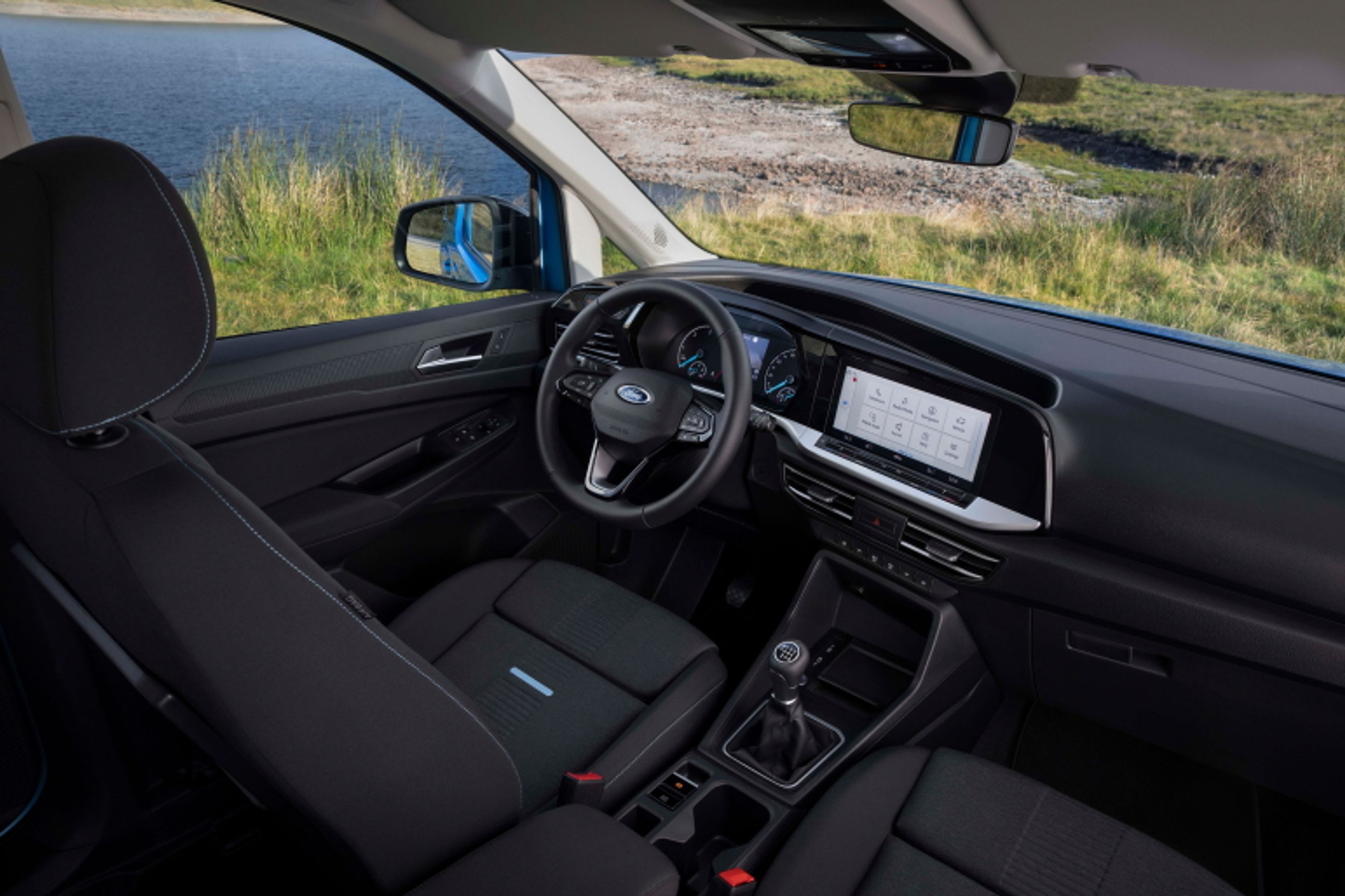 Ford Tourneo Connect - Z nového Fordu Tourneo je všestranné auto pro rodinu (11/13)