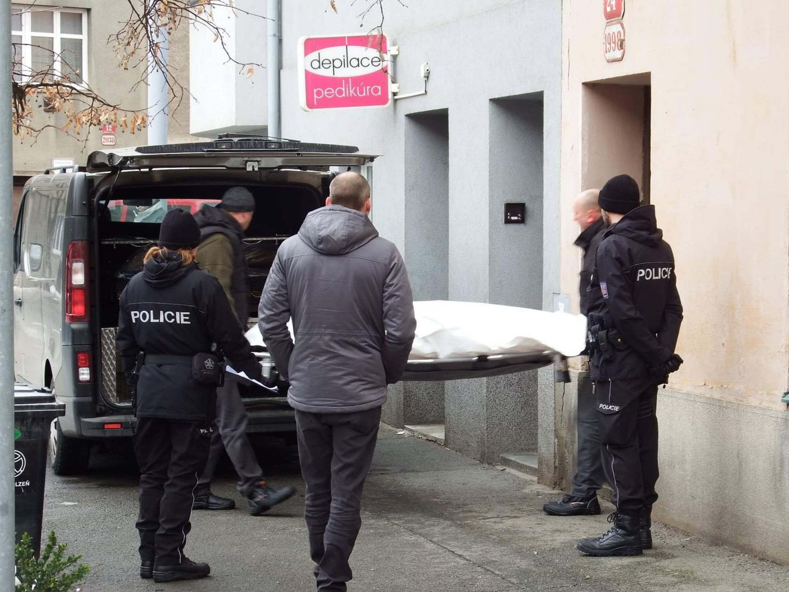 Policisté v Plzni našli dva mrtvé muže - 9 - GALERIE: Policisté v Plzni našli dvě mrtvá těla (1/9)