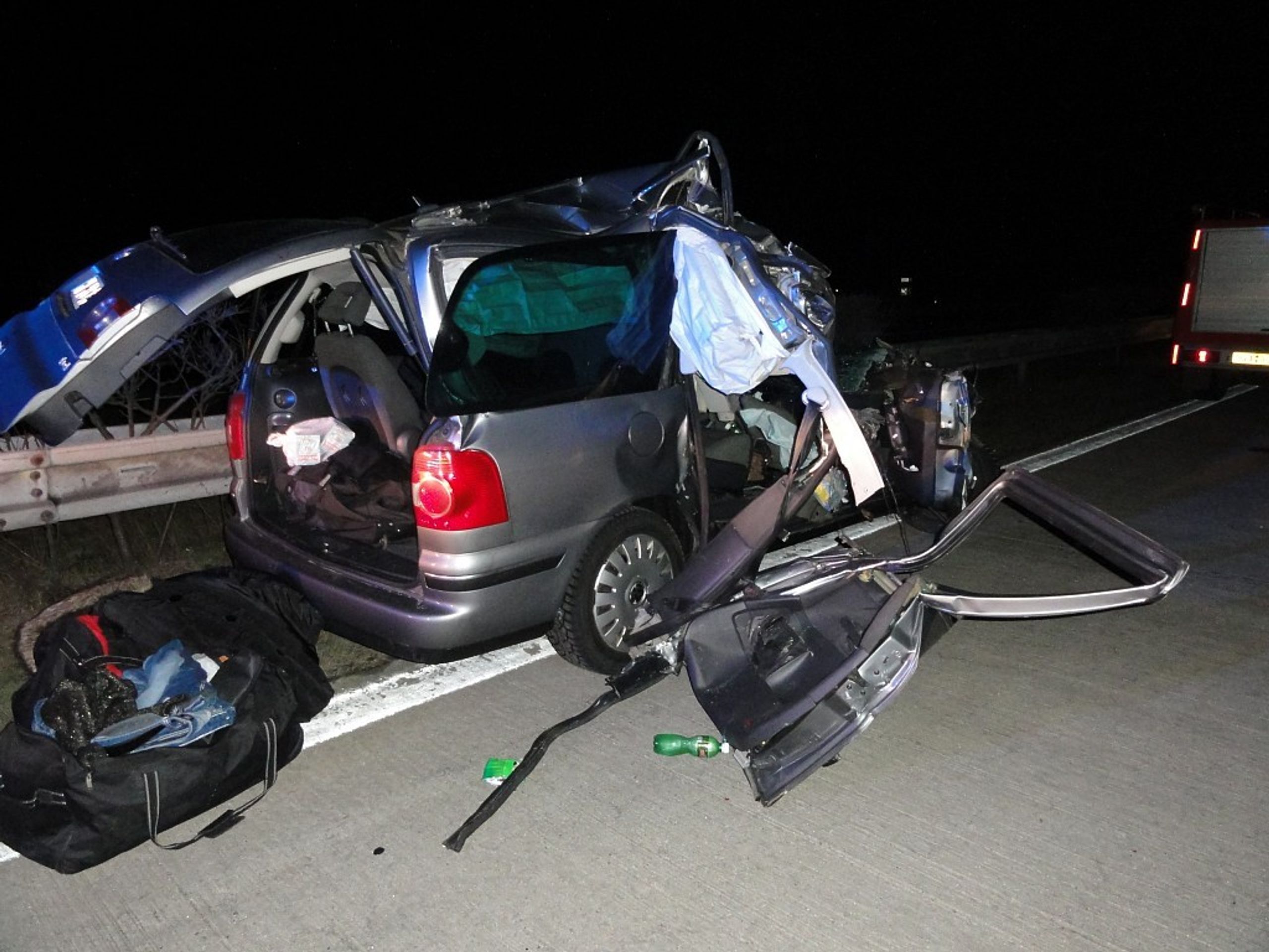 Tragická nehoda volkswagenu na dálnici D2 - 4 - GALERIE: Tragická nehoda volkswagenu na dálnici D2 (3/5)