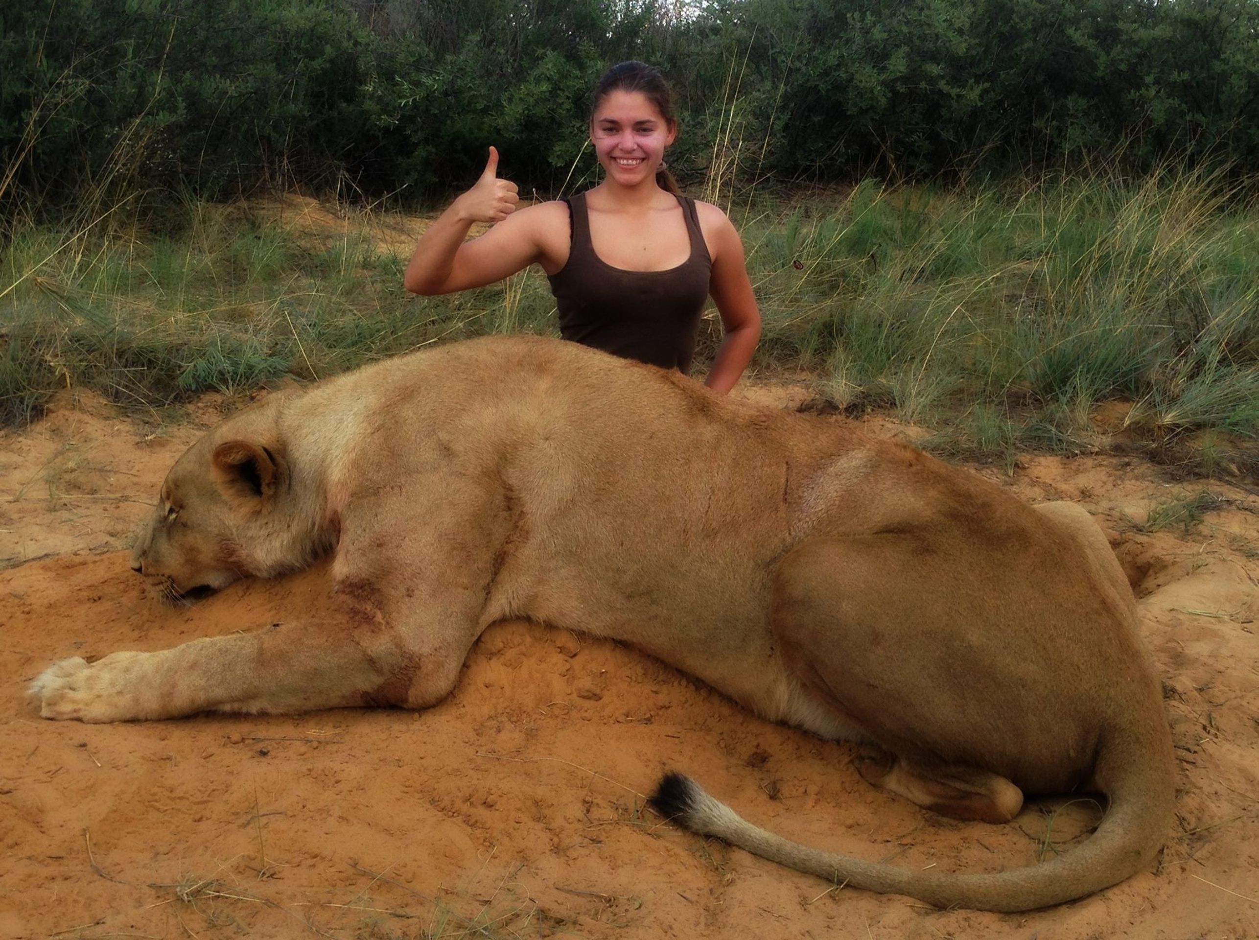 Česká lovkyně Michaela Fialová - 2 - Galerie: České lovkyni chtějí zakázat vstup do Afriky a zrušit ji Facebook (12/17)