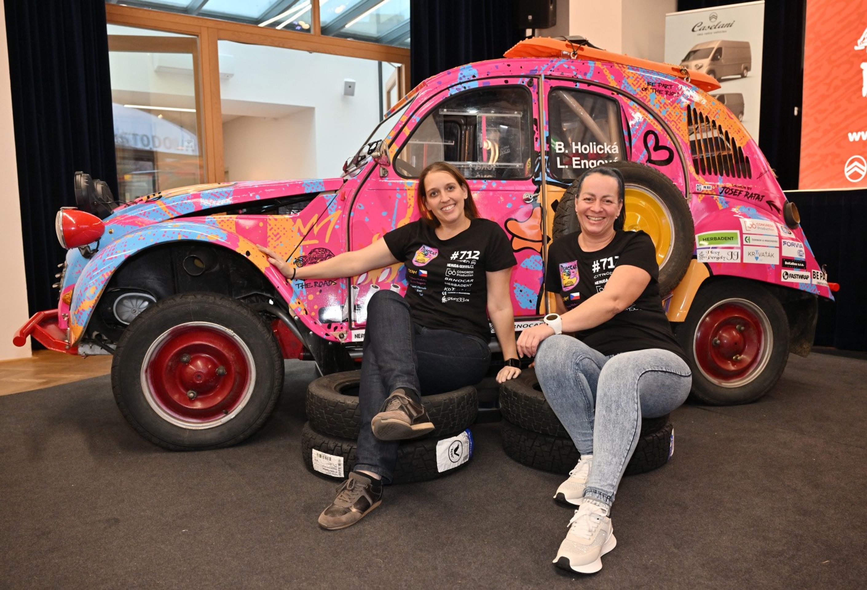 Dvoumotorová "kachna" Citroën 2CV pro rally Dakar - Unikátní Citroën 2CV opět míří na Dakar (2/10)