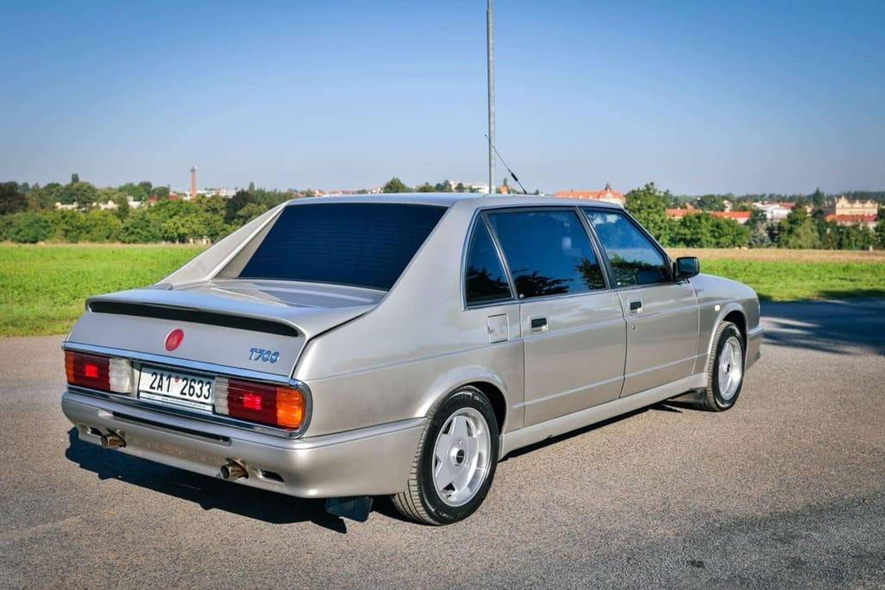 Luxusní Tatra T700 z roku 1996 - Luxusní Tatra T700 z roku 1996 (3/10)