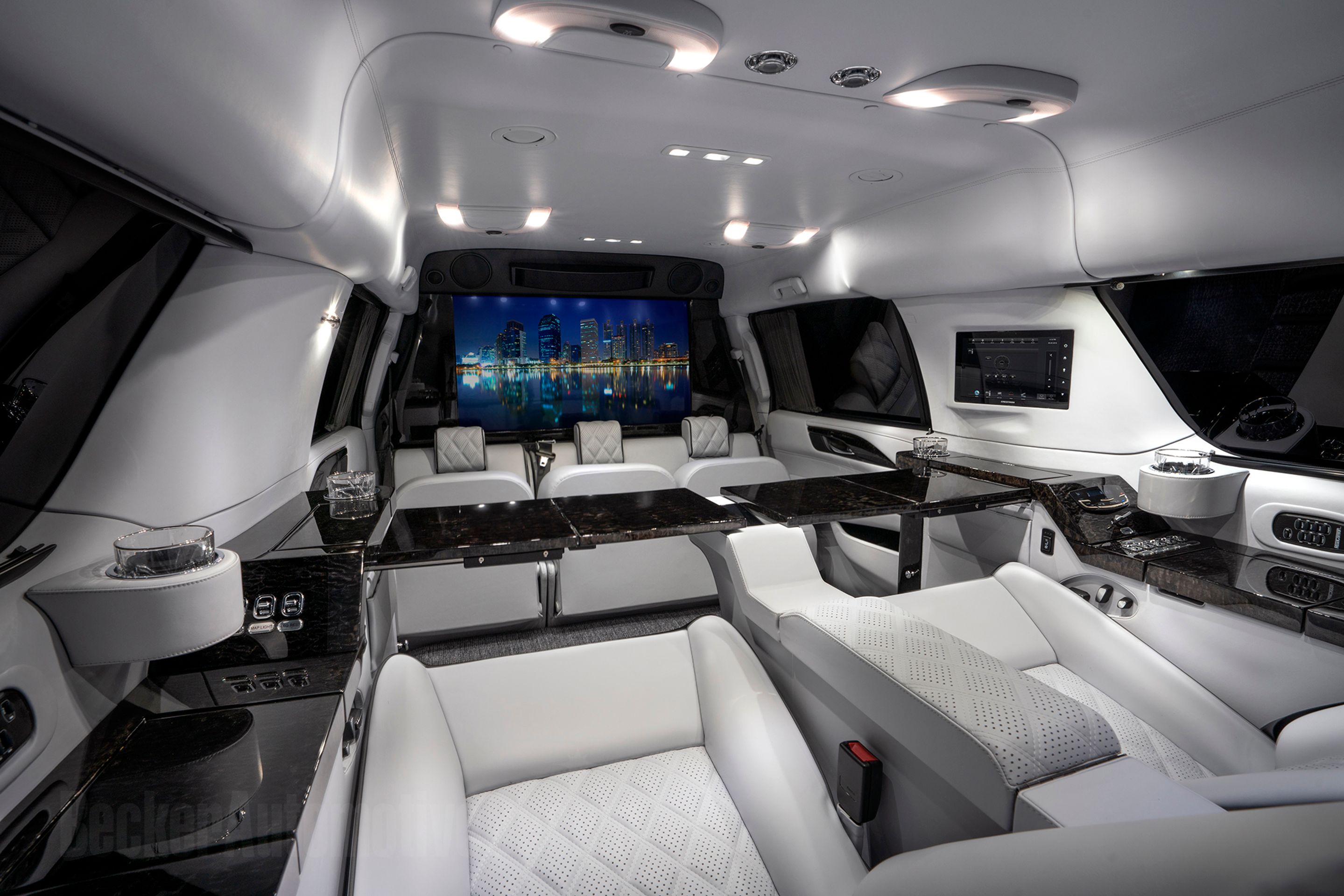 Sylvester Stallone prodává luxusní Cadillac Escalade ESV - 18 - Fotogalerie: Stallone prodává luxusní limuzínu, sám ji navrhoval (1/15)