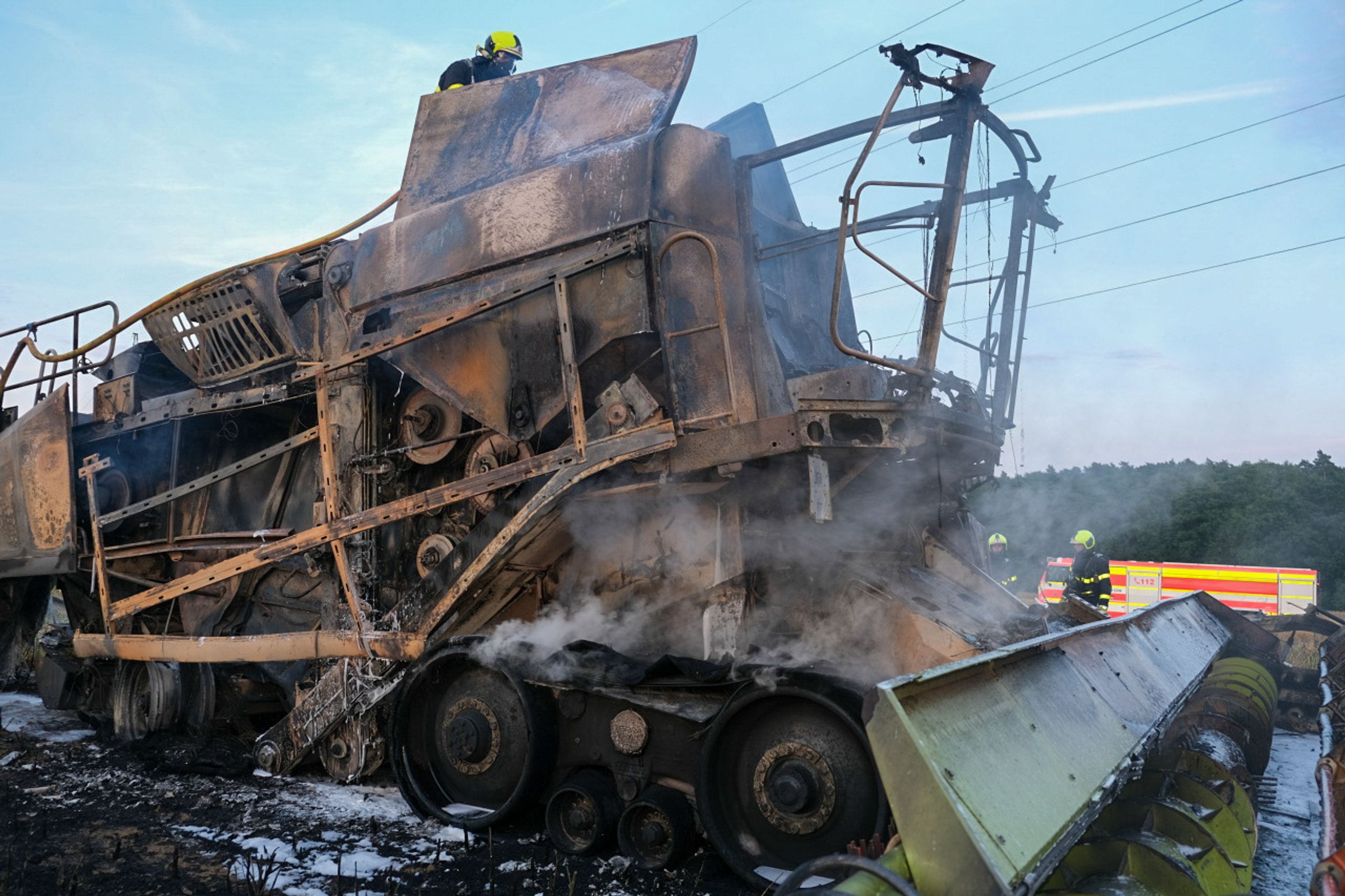 Požár pole a kombajnu - Požár pole a kombajnu (4/7)
