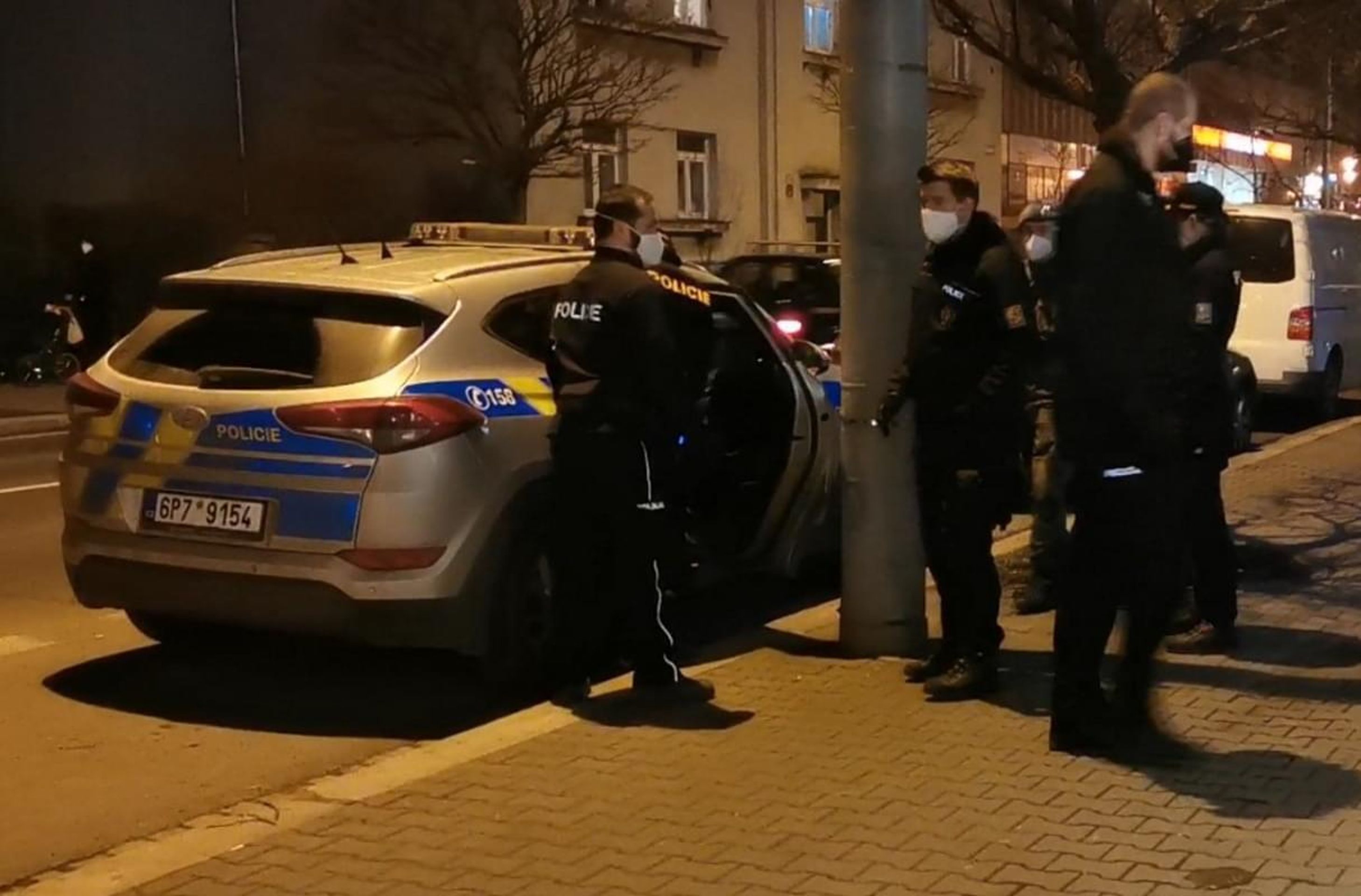 Muž s nožem v Plzni zaútočil na skupinu lidí - 12 - GALERIE: Muž s nožem v Plzni zaútočil na skupinu lidí (1/6)