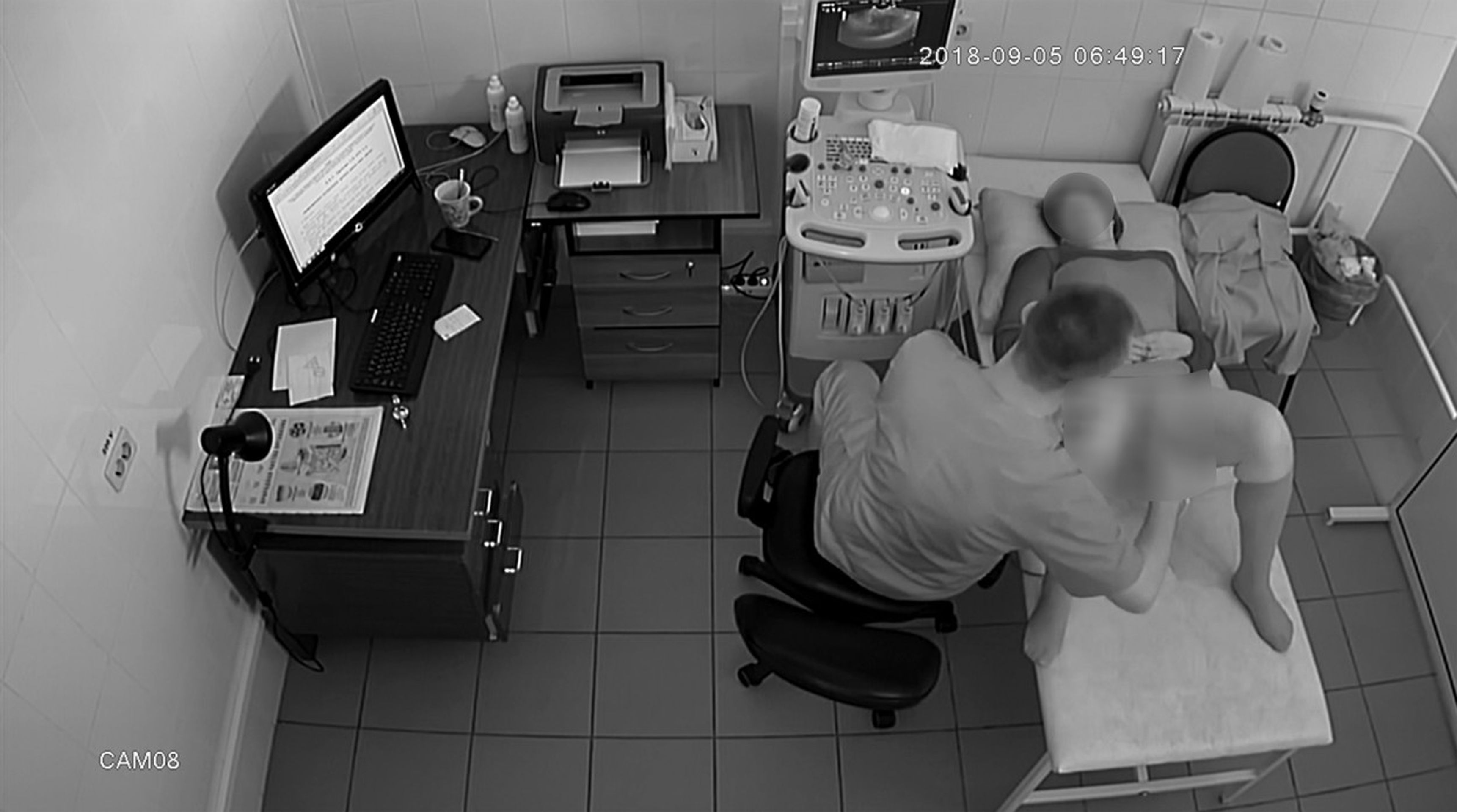 Ukrajinský gynekolog přišel o licenci kvůli úniků videí na porno stránky - GALERIE: Ukrajinský gynekolog přišel o licenci kvůli úniků videí na porno stránky (4/4)