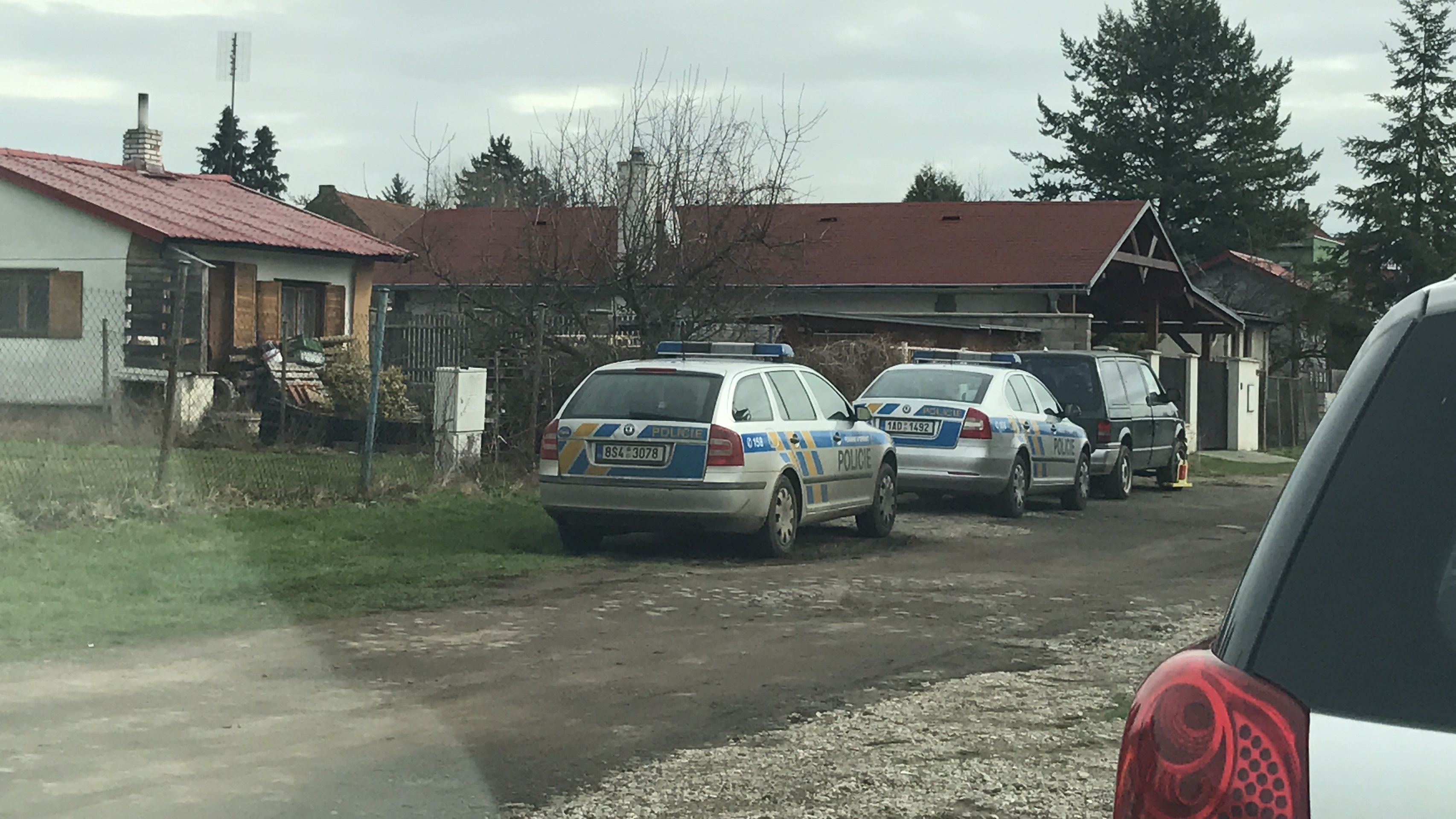 V Čelákovicích hrozil muž přítelkyni i policistům pistolí - 5 - GALERIE: V Čelákovicích hrozil muž pistolí přítelkyni i policistům (5/6)