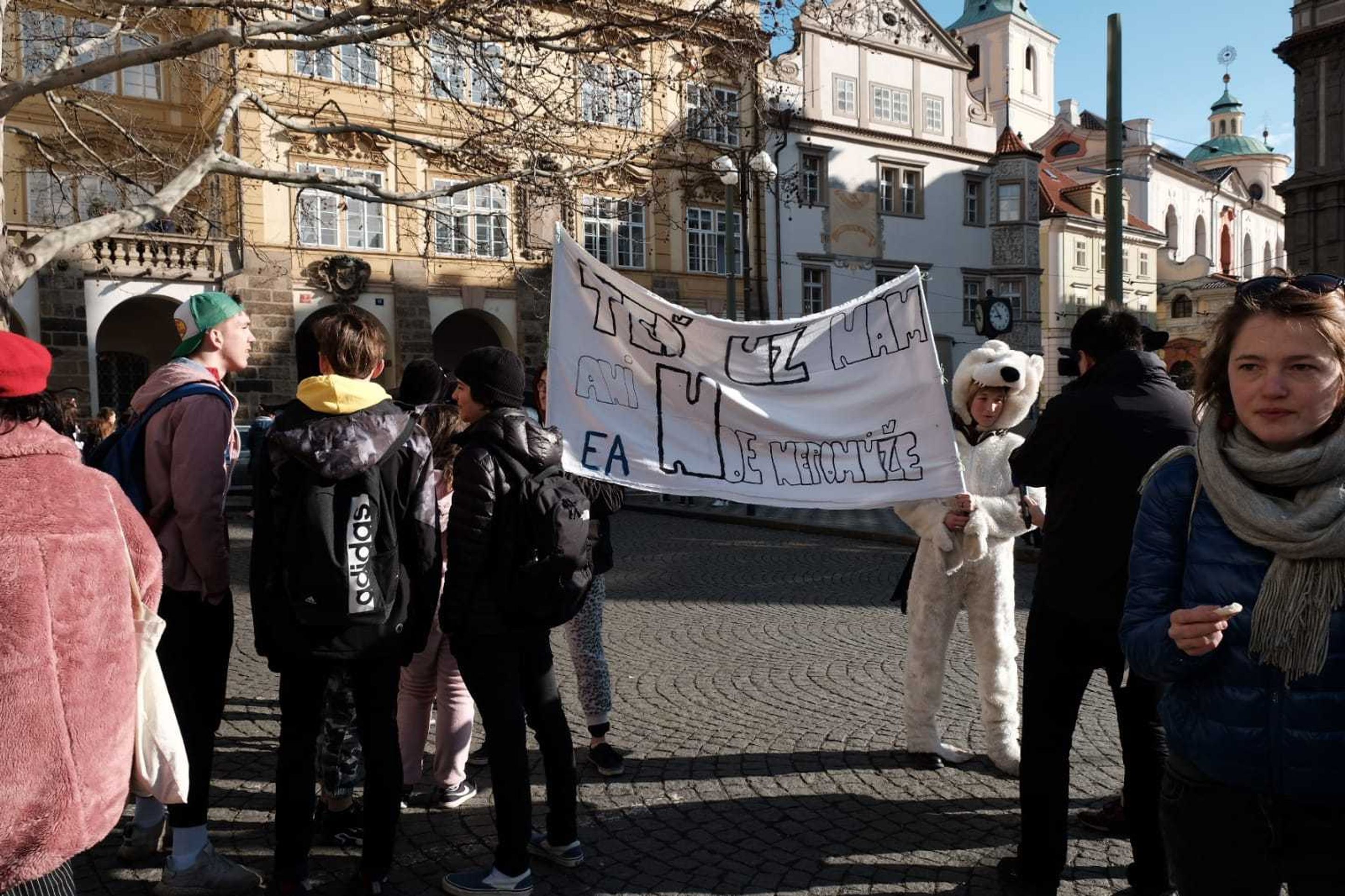 Demonstrace českých studentů za lepší klimatické podmínky - 3 - GALERIE: Demonstrace českých studentů za lepší klimatické podmínky (3/14)