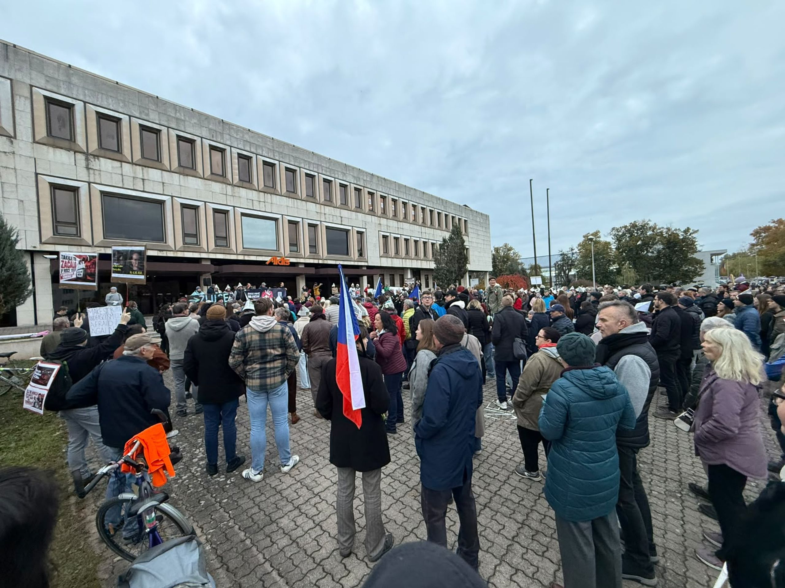 Shromáždění na podporu České televize a Českého rozhlasu v Hradci Králové - Shromáždění na podporu České televize a Českého rozhlasu v Plzni a Hradci Králové (2/4)