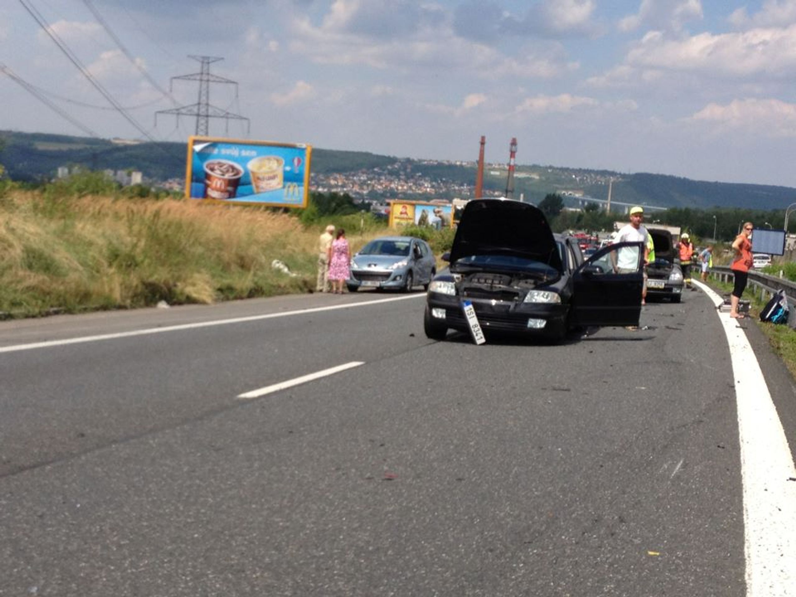 Nehoda na Strakonické ulici - GALERIE: Nehoda na Strakonické. Takhle dopadla honička Maserati, Ferrari a Bugatti! (3/3)