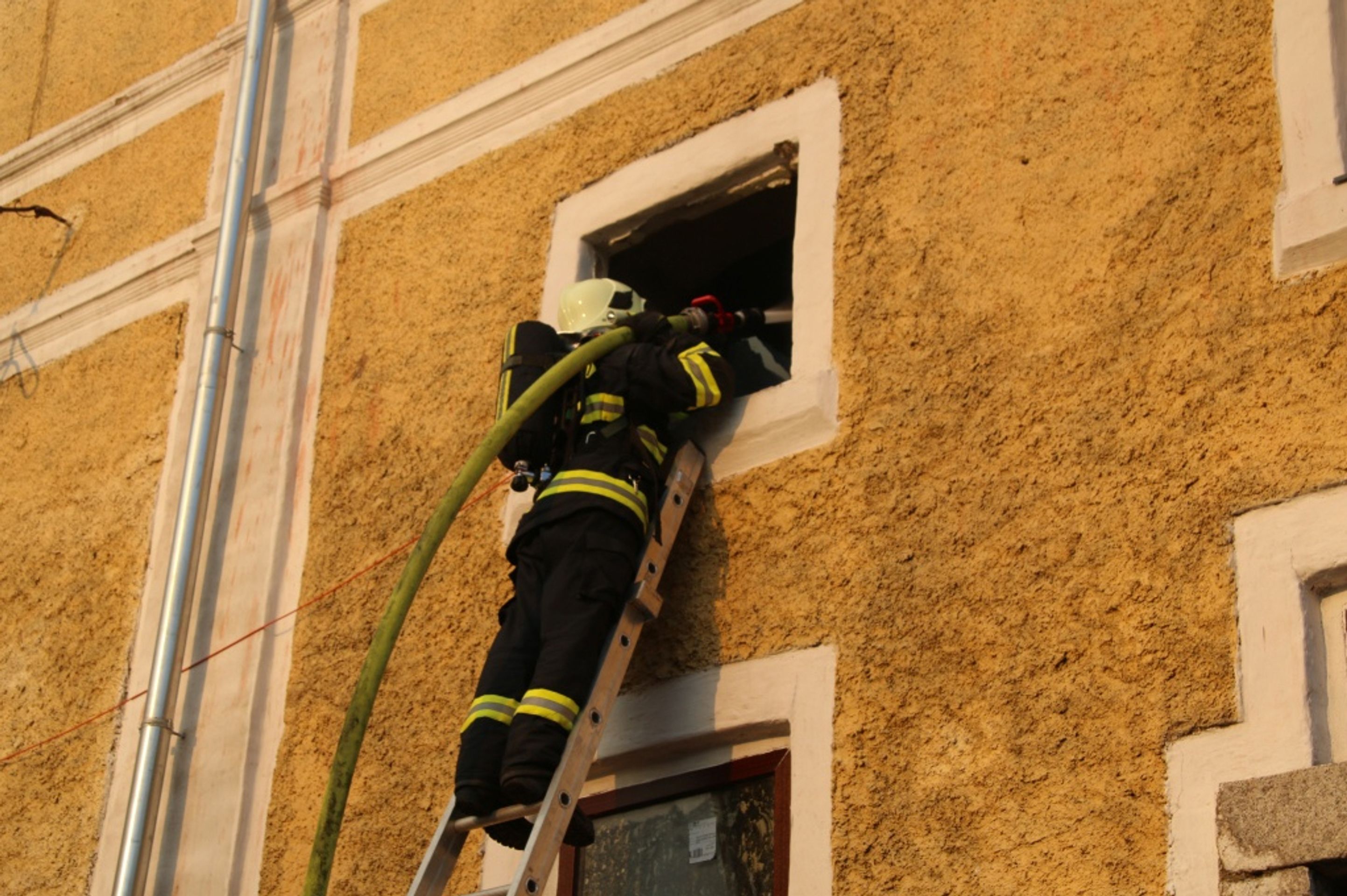 Požáru skladu dřevního materiálu na Frýdlantsku - 7 - GALERIE: Požáru skladu dřevního materiálu na Frýdlantsku (7/7)