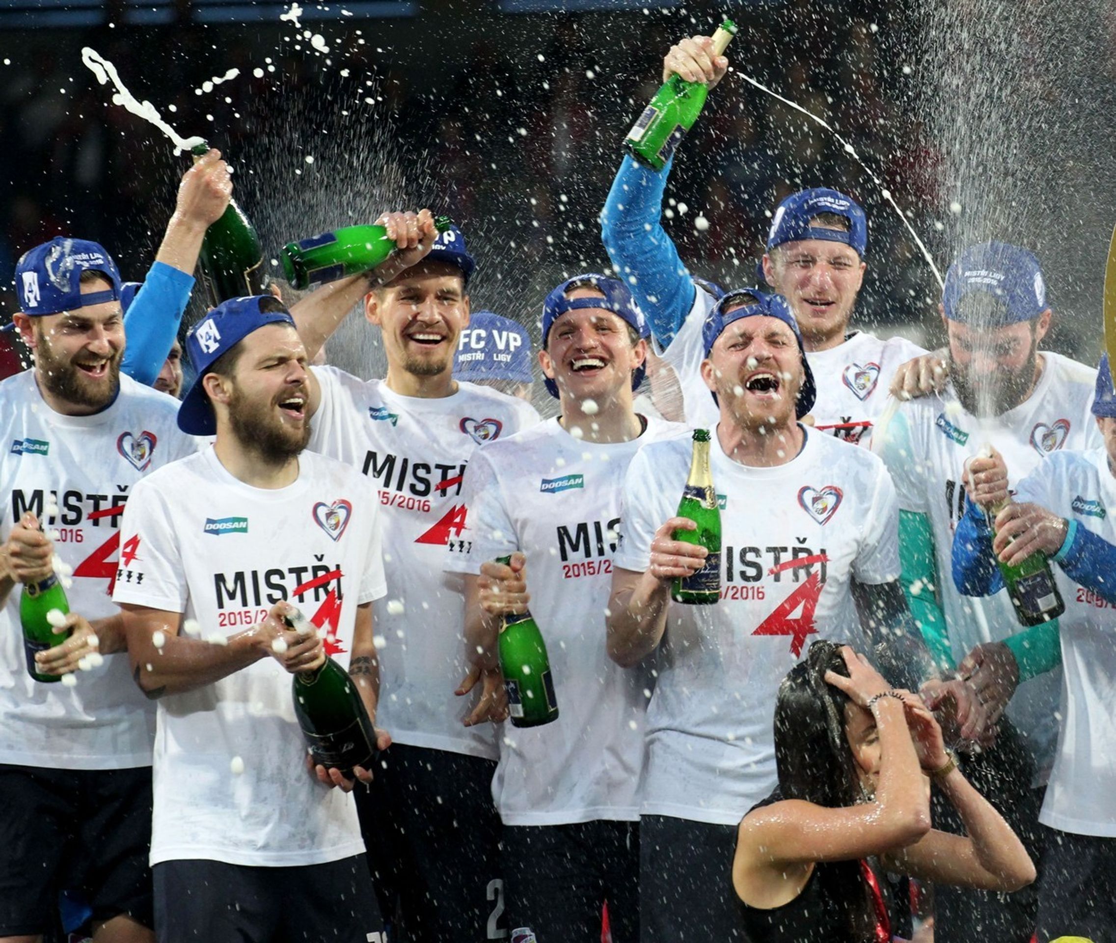 Plzeň slaví obhajobu ligového titulu - 2 - GALERIE: Plzeň slaví obhajobu ligového titulu (14/15)