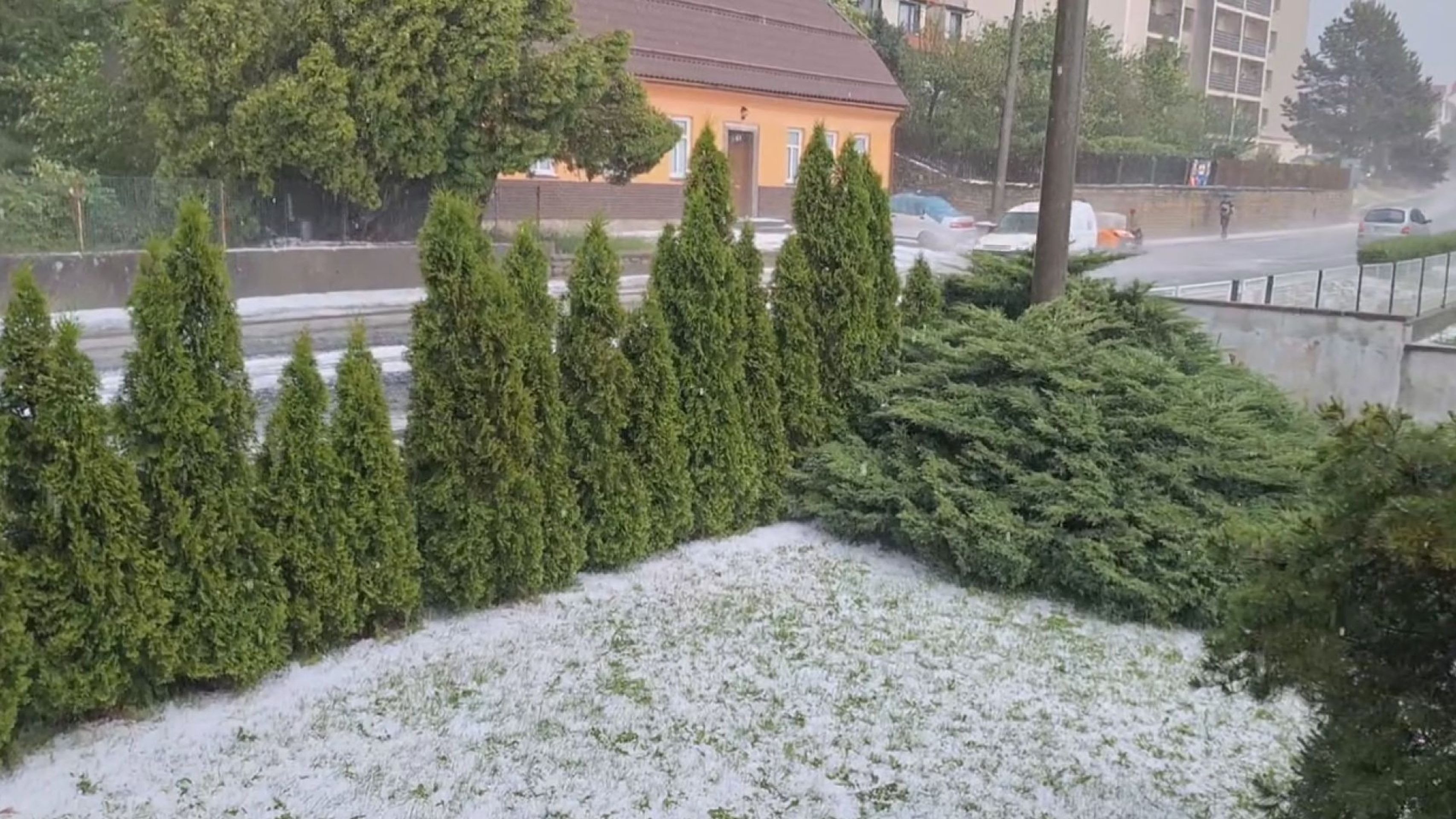 Litomyšlí se prohnala bouře s kroupami - Bouře v Čechách (1/4)