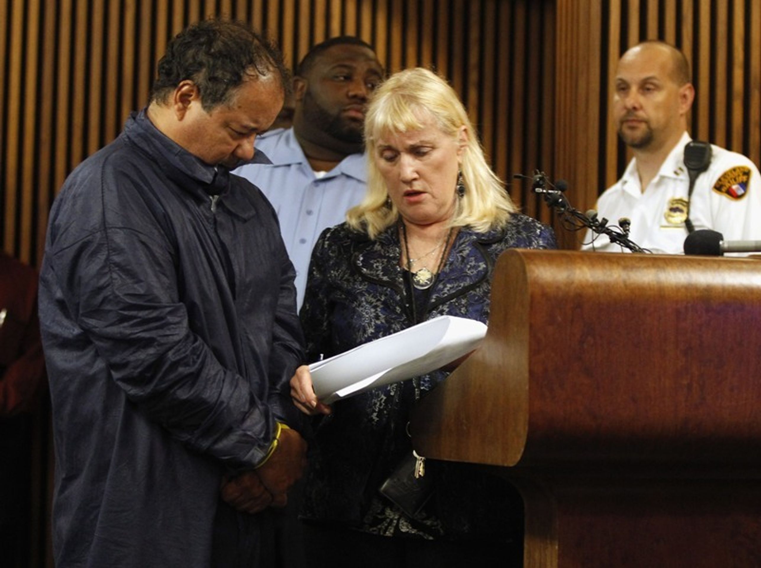 Ariel Castro u soudu - 4 - GALERIE: Ariel Castro si u soudu vyslechl obvinění (5/5)