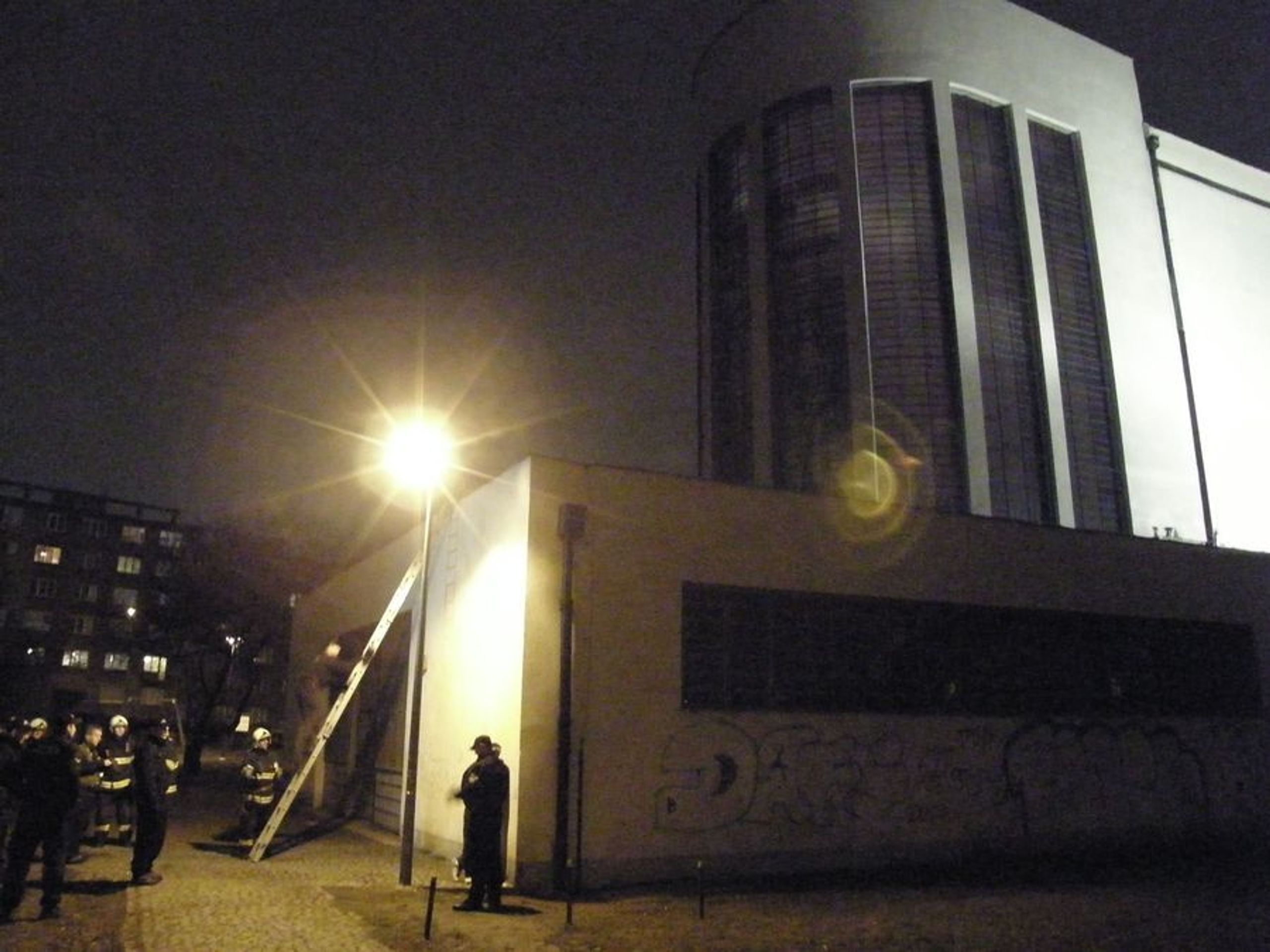Kuriózní krádež: Mladíci chtěli ukrást okapy z kostela - 1 - Galerie: Kuriózní krádež: Mladíci chtěli ukrást OKAPY Z KOSTELA (3/3)
