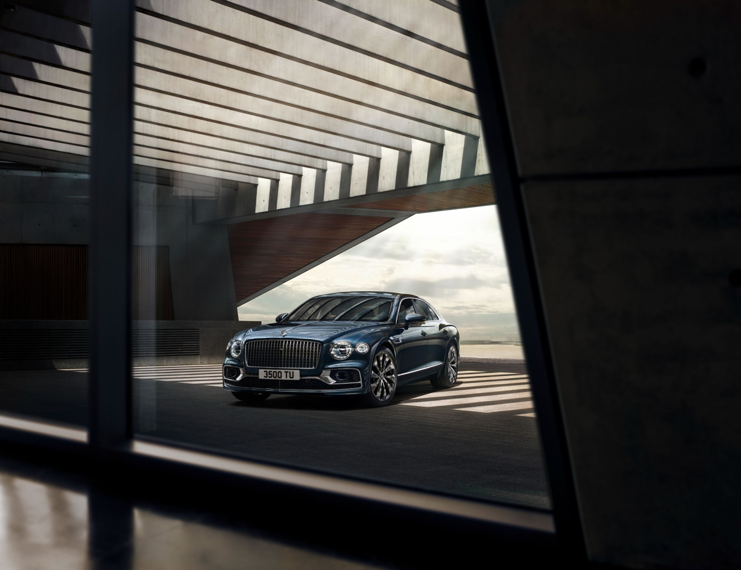 Bentley Flying Spur - 13 - Fotogalerie: Sportovní limuzína Bentley Flying Spur (8/14)