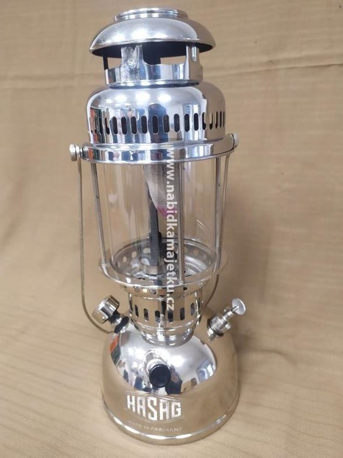 Petrolejová lampa s vyvolávací cenou 3000 Kč - Křišťál a porcelán (1/6)