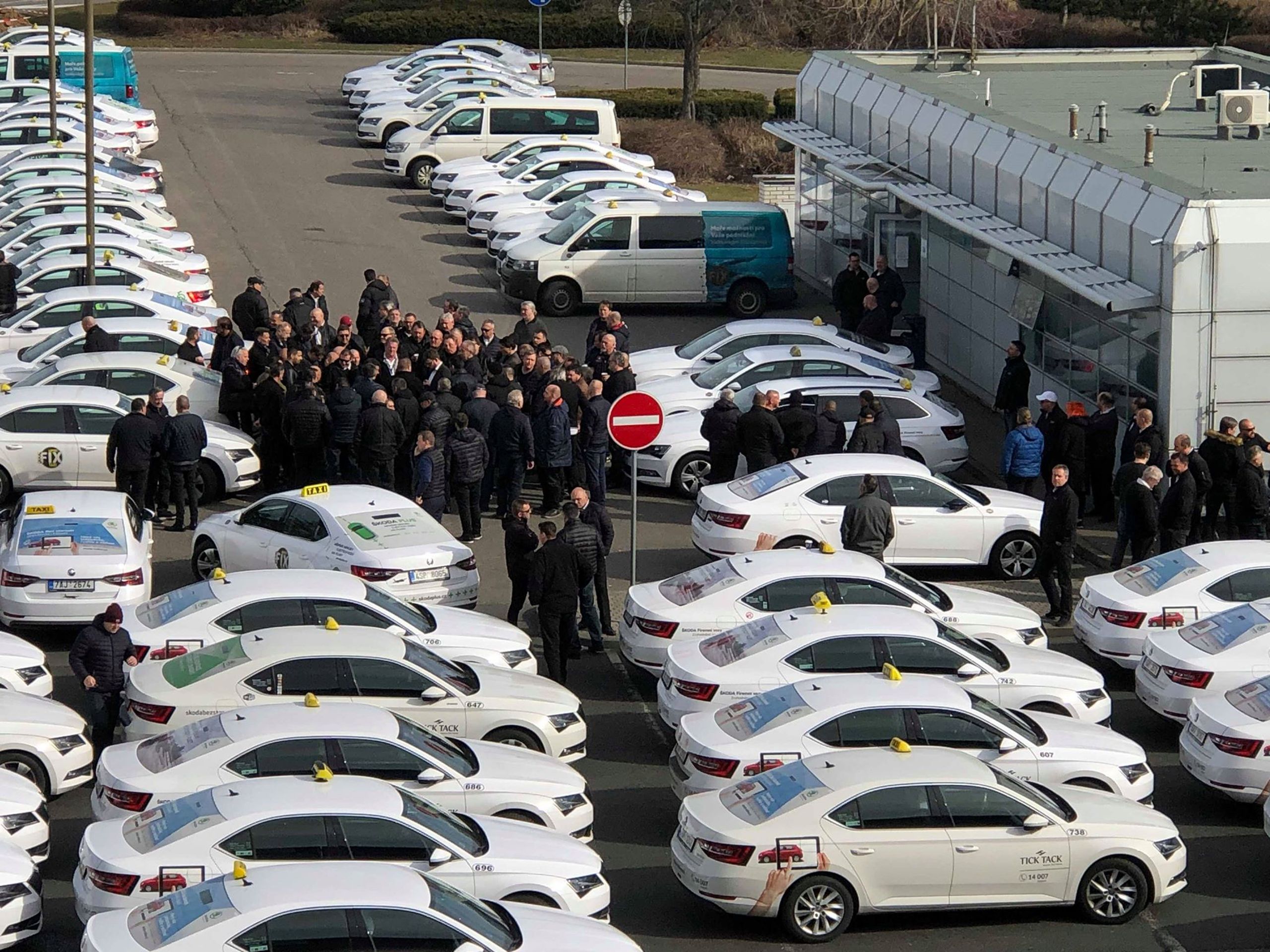 Protesty taxikářů - GALERIE: Protesty taxikářů u pražského letiště (5/10)